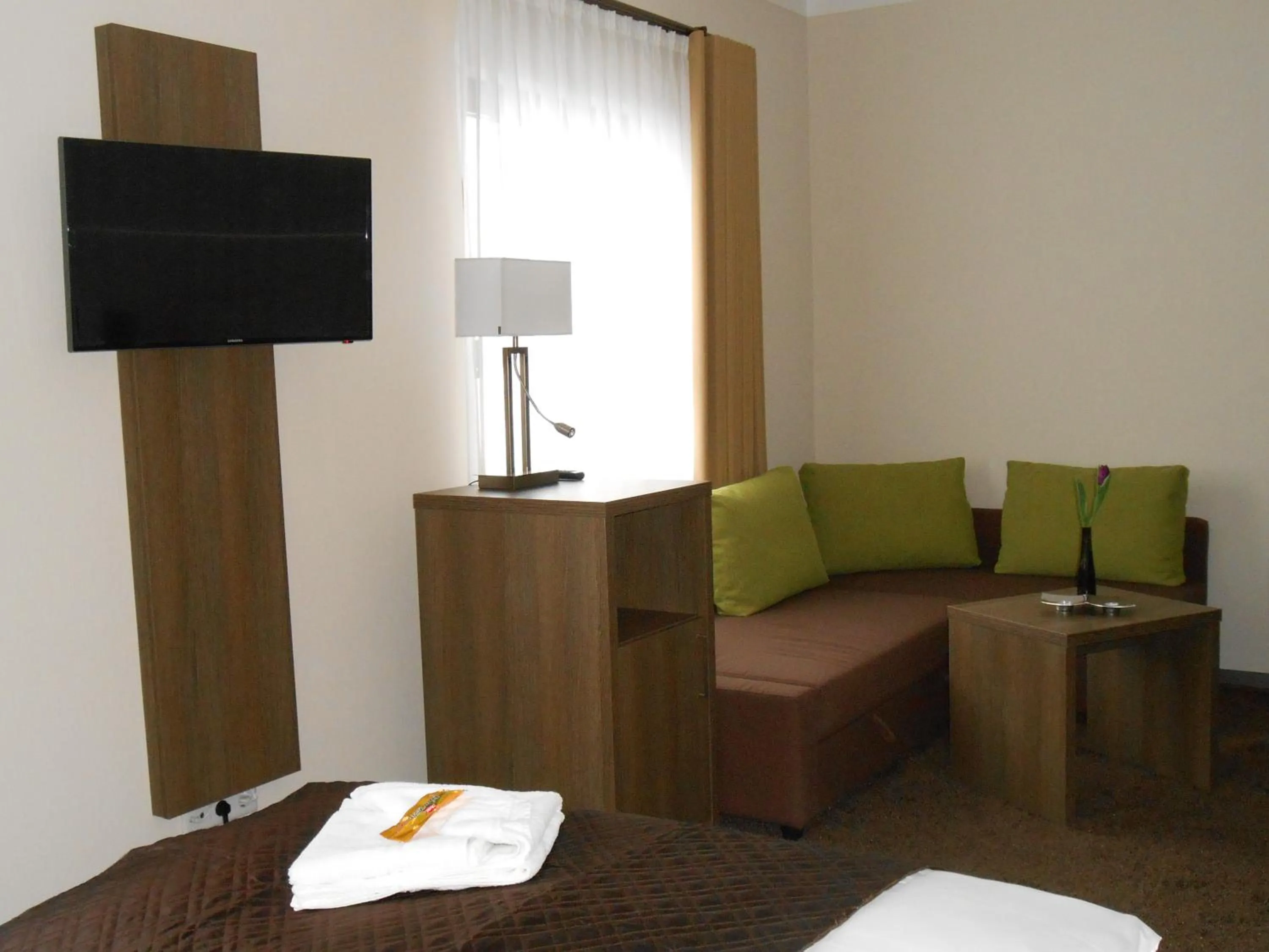 Photo of the whole room, Bed in Hotel Weisse Elster