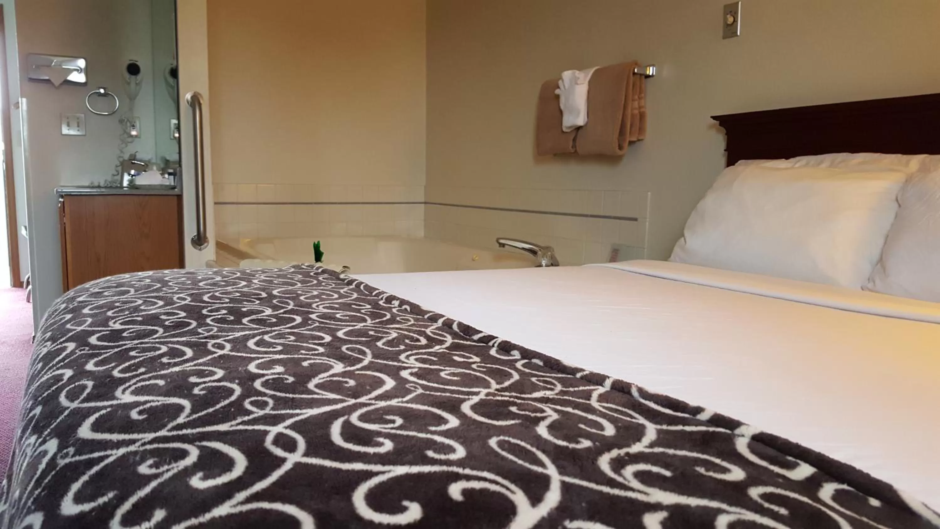 Pets, Bed in Hillcrest Inn