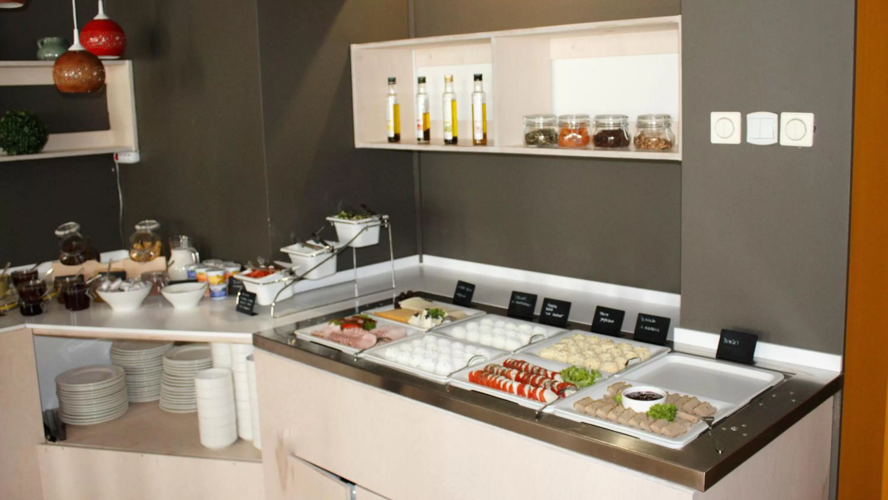 Restaurant/places to eat in Gronie Ski & Bike