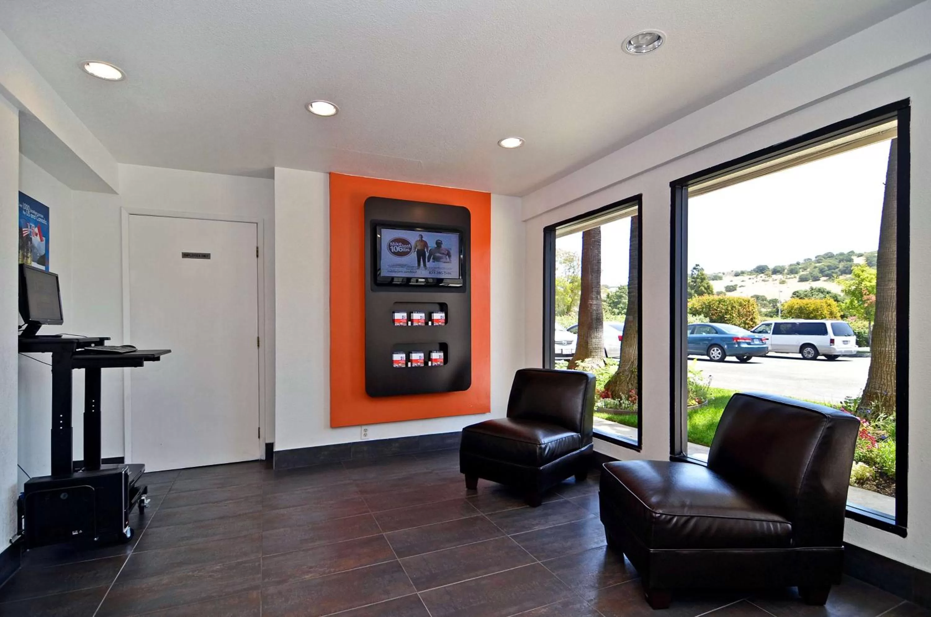 TV and multimedia in Motel 6-Fairfield, CA - Napa Valley