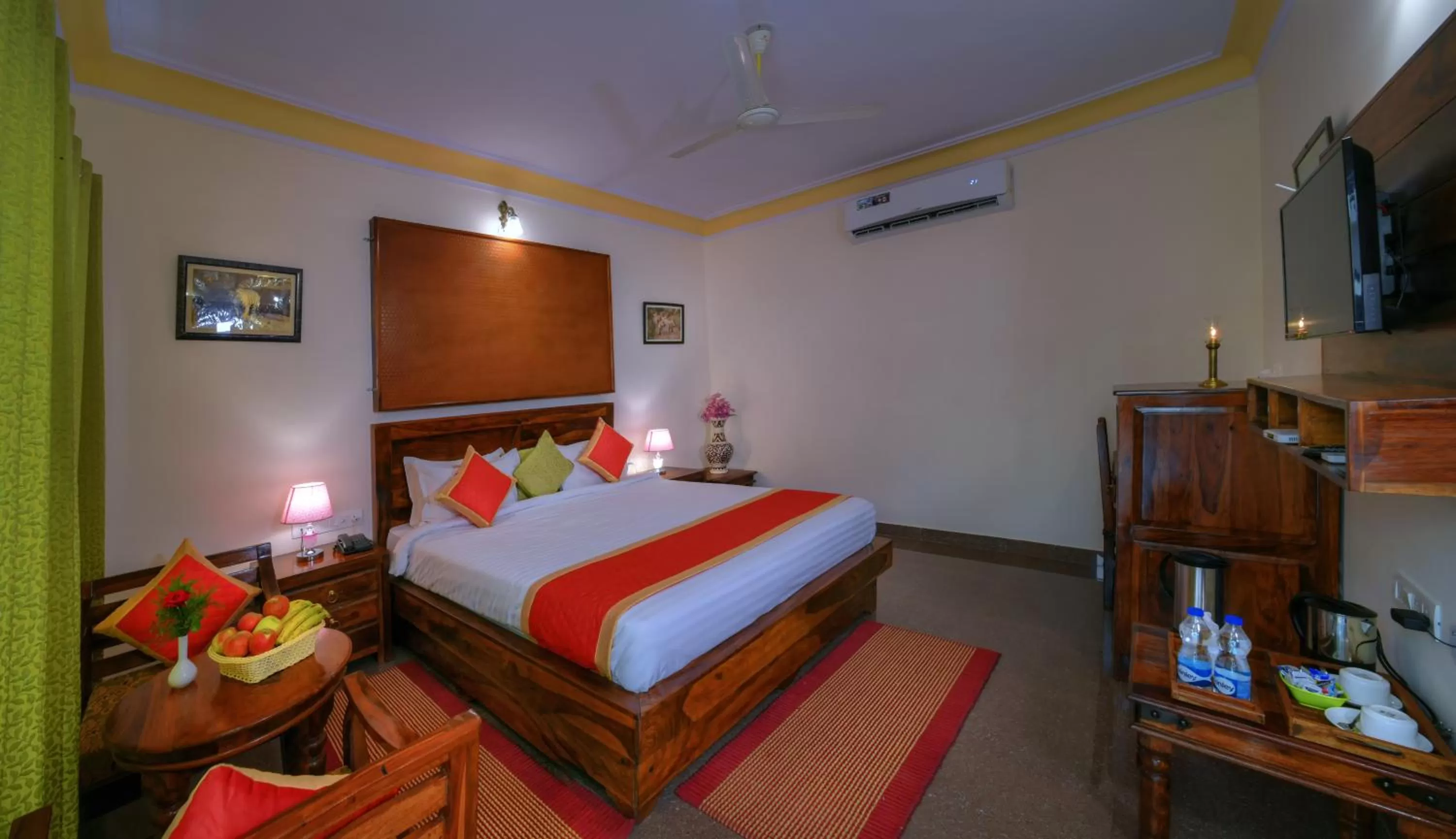 Bed in Ranthambhore Heritage Haveli