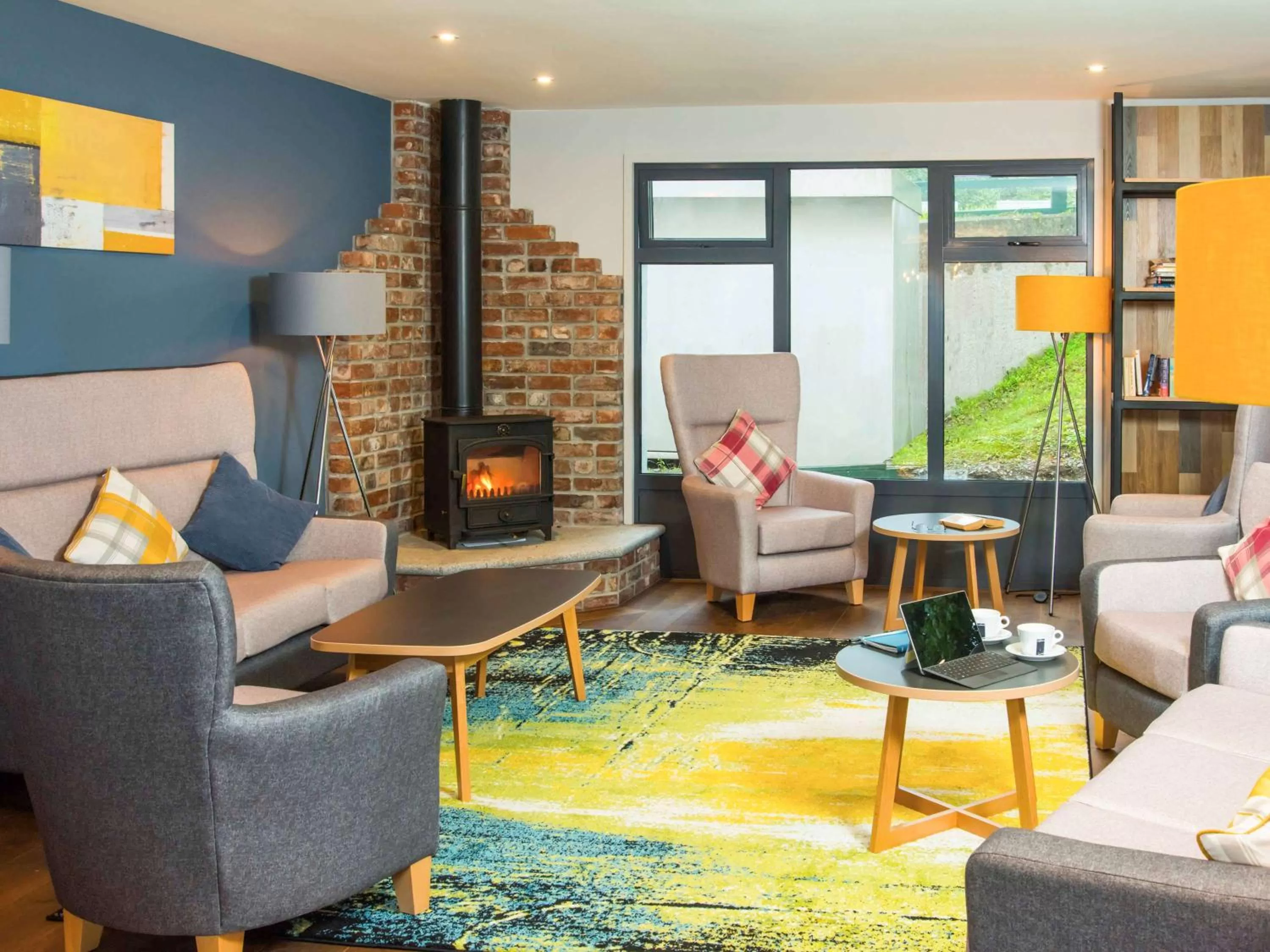 Lounge or bar in ibis Plymouth