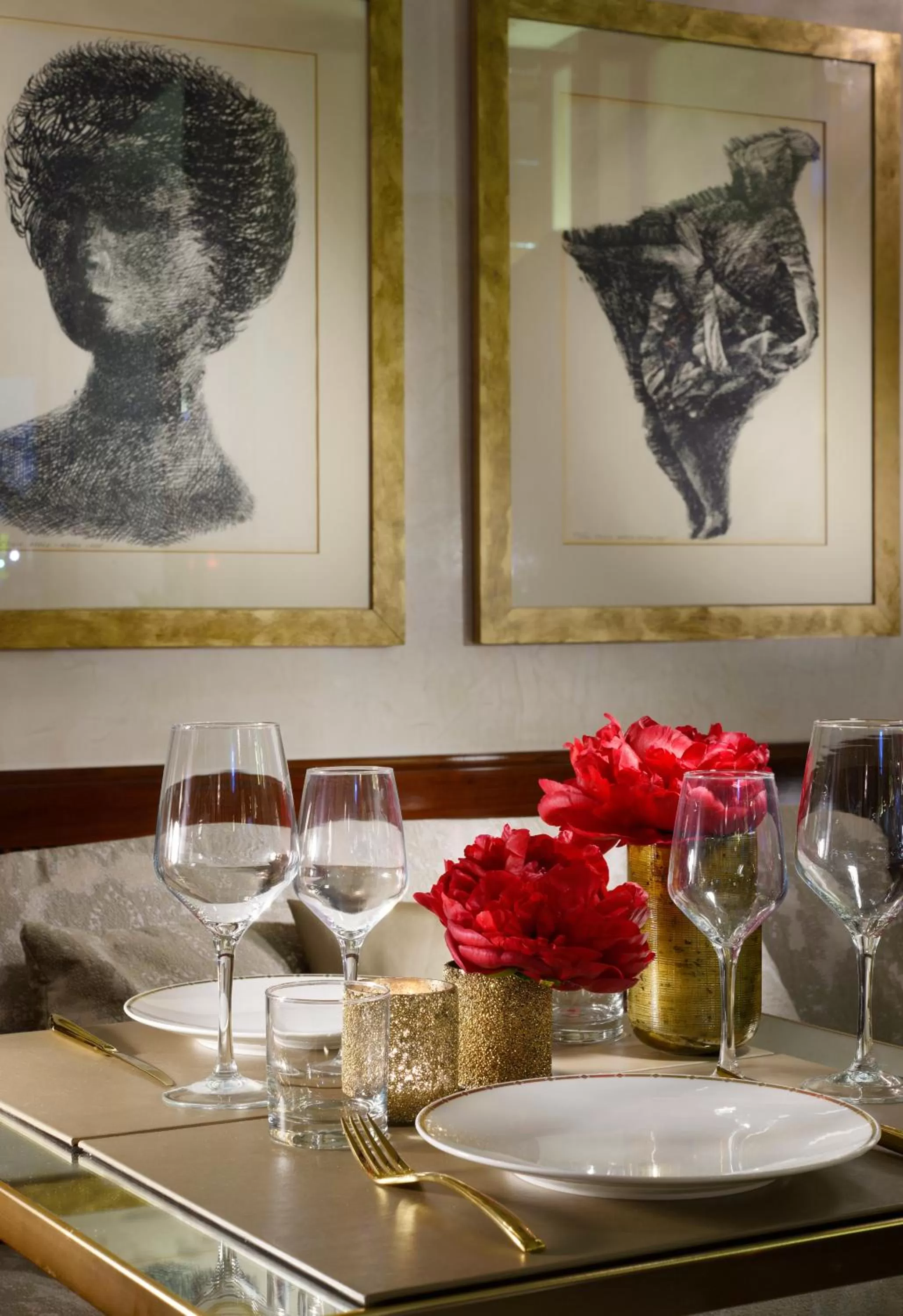 Restaurant/places to eat in Grand Hotel Minerva