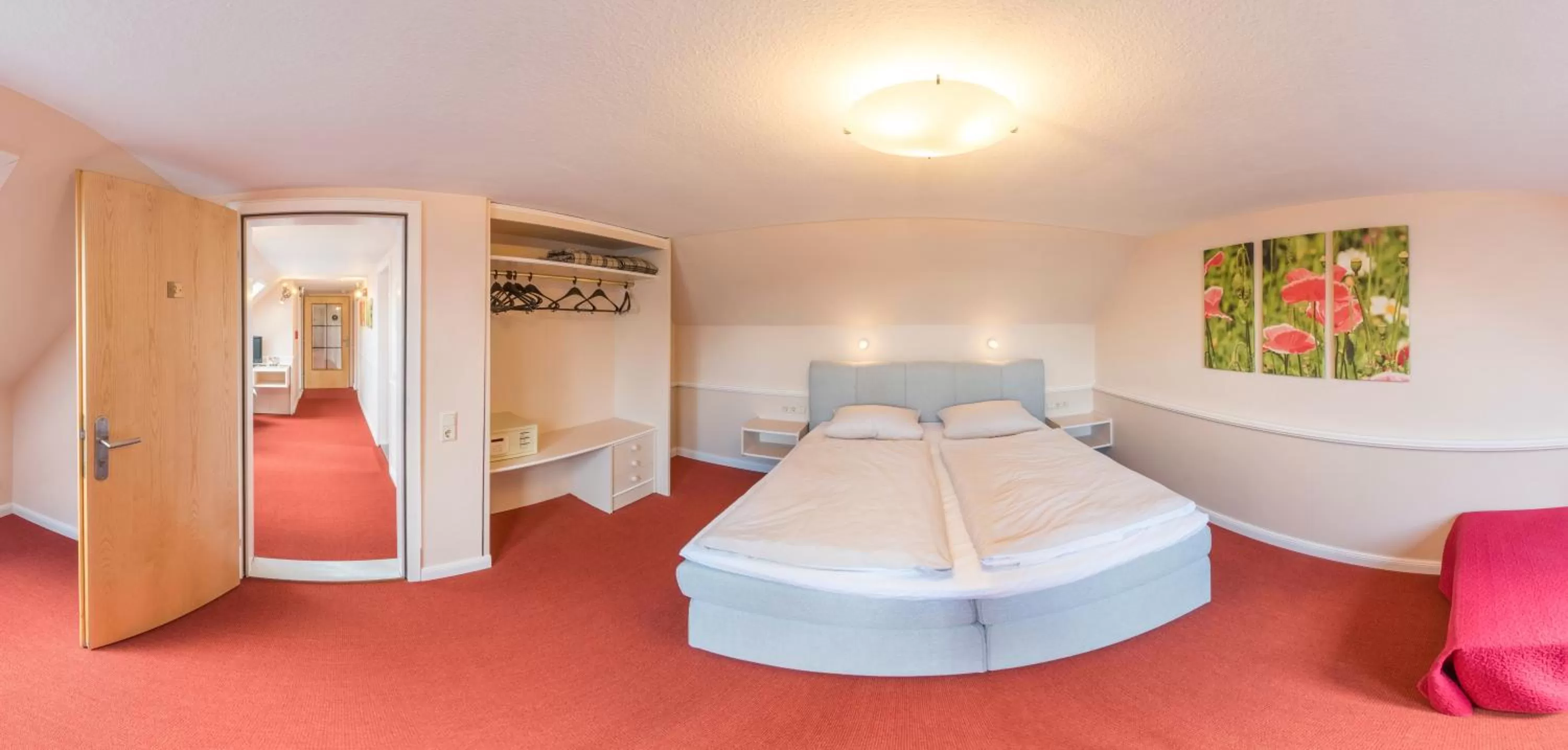 Photo of the whole room, Bed in Schäfers Hotel, Self-Check-in, Cafe und Bäcker am Hotel