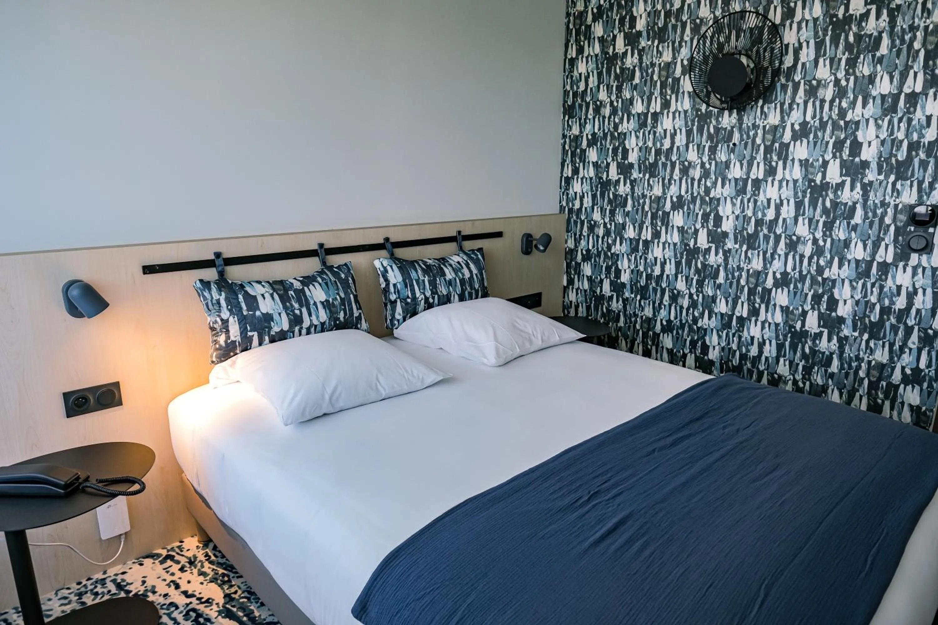 Bedroom, Bed in ibis Styles Bordeaux Lac Bruges