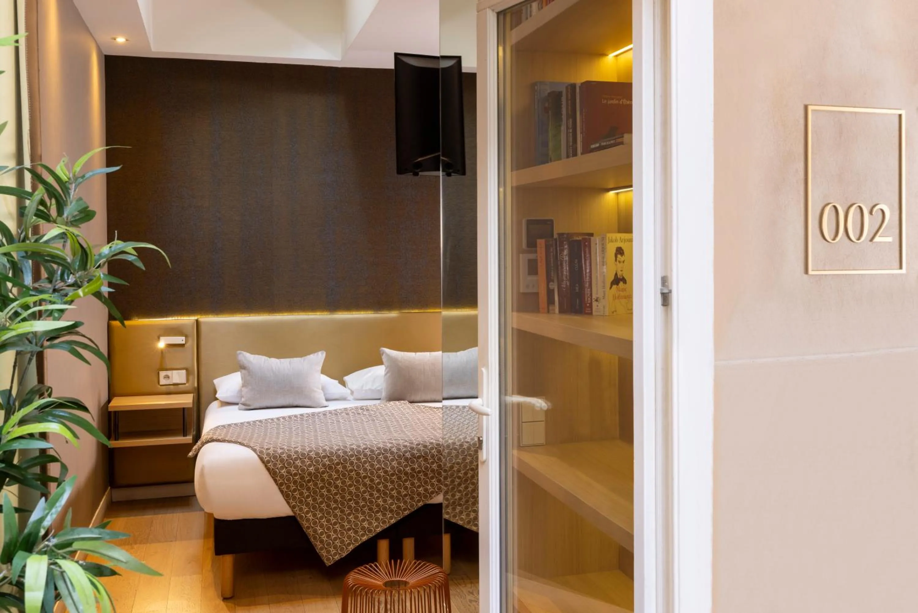 Bedroom, Bed in Hôtel Elixir