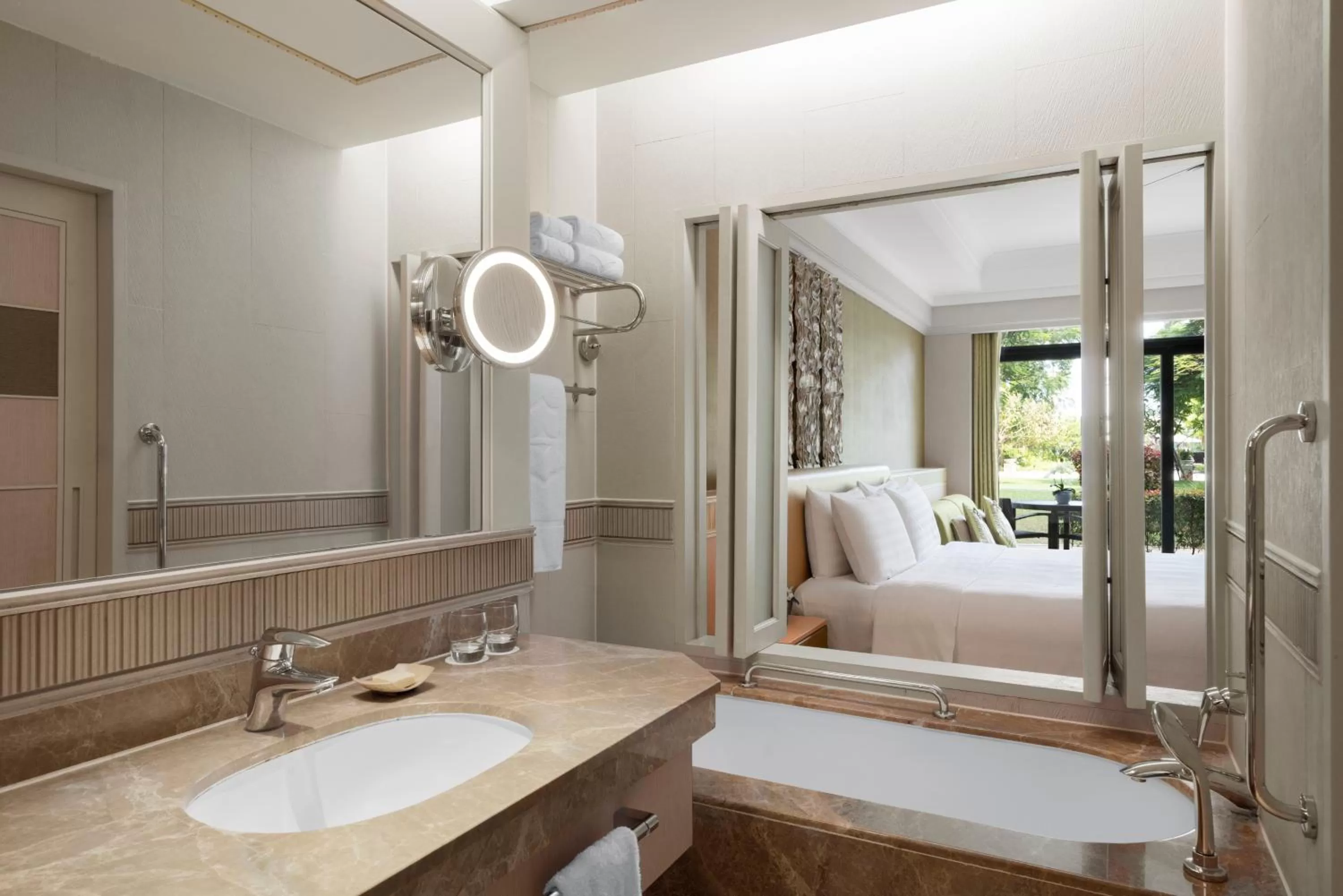 Shower, Bed in Shangri-La Rasa Sentosa, Singapore