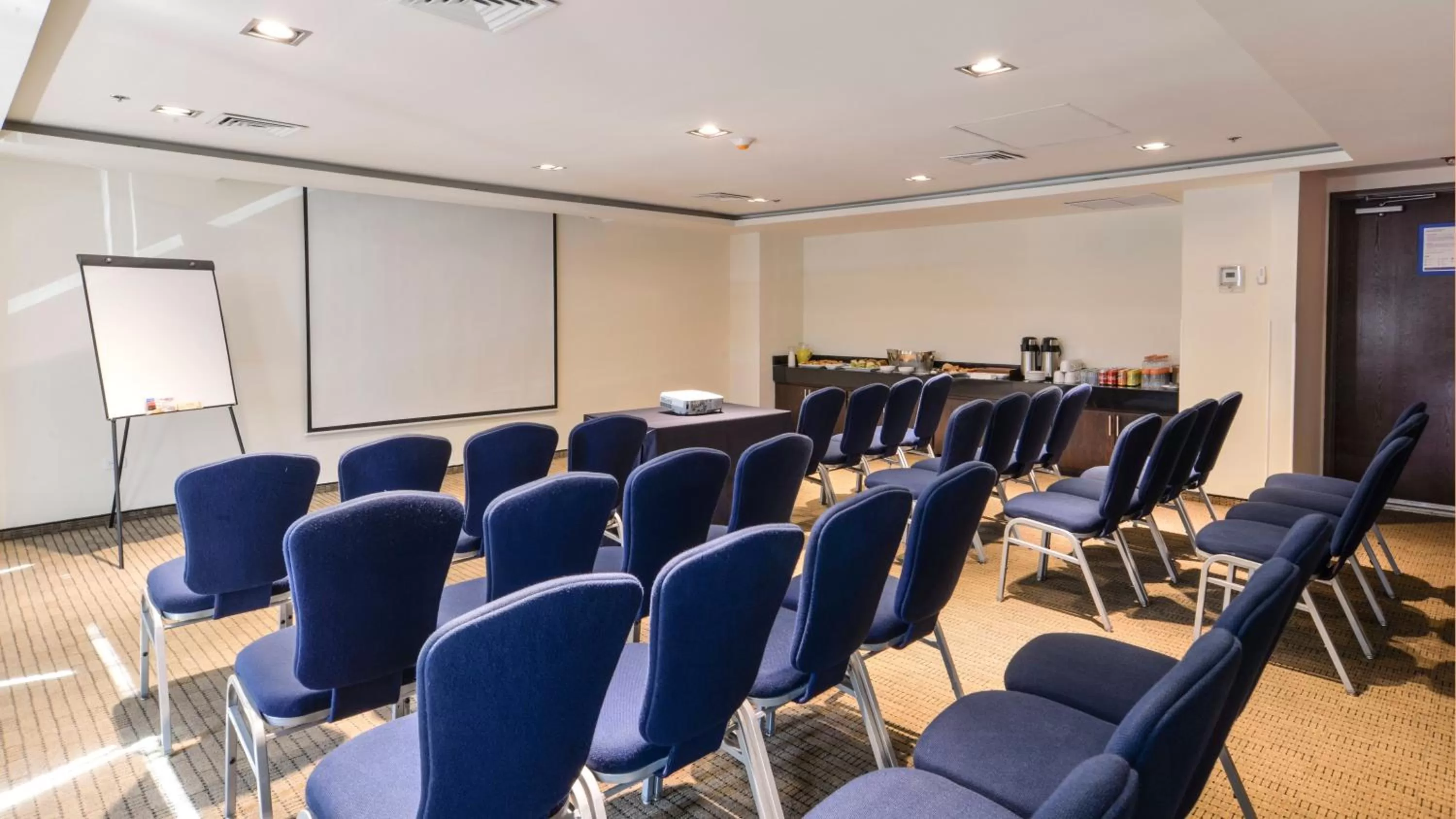 Meeting/conference room in Holiday Inn Express Culiacan by IHG