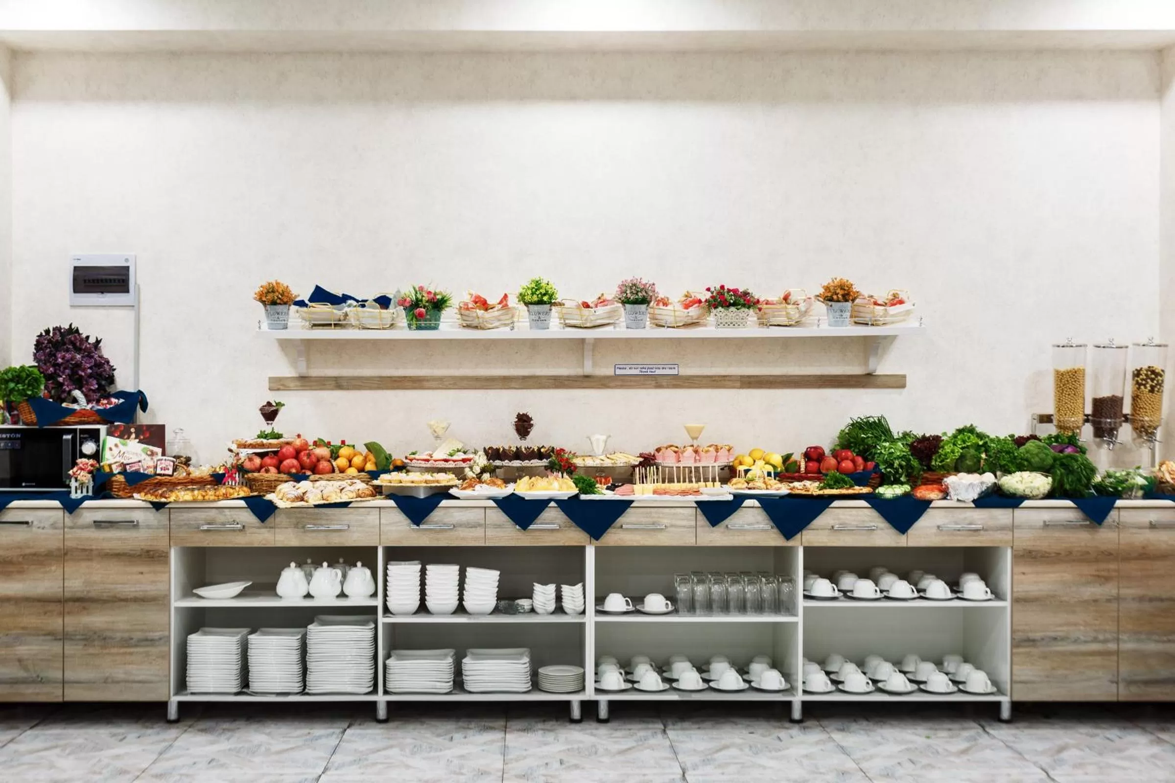 Buffet breakfast in Manifa Hotel