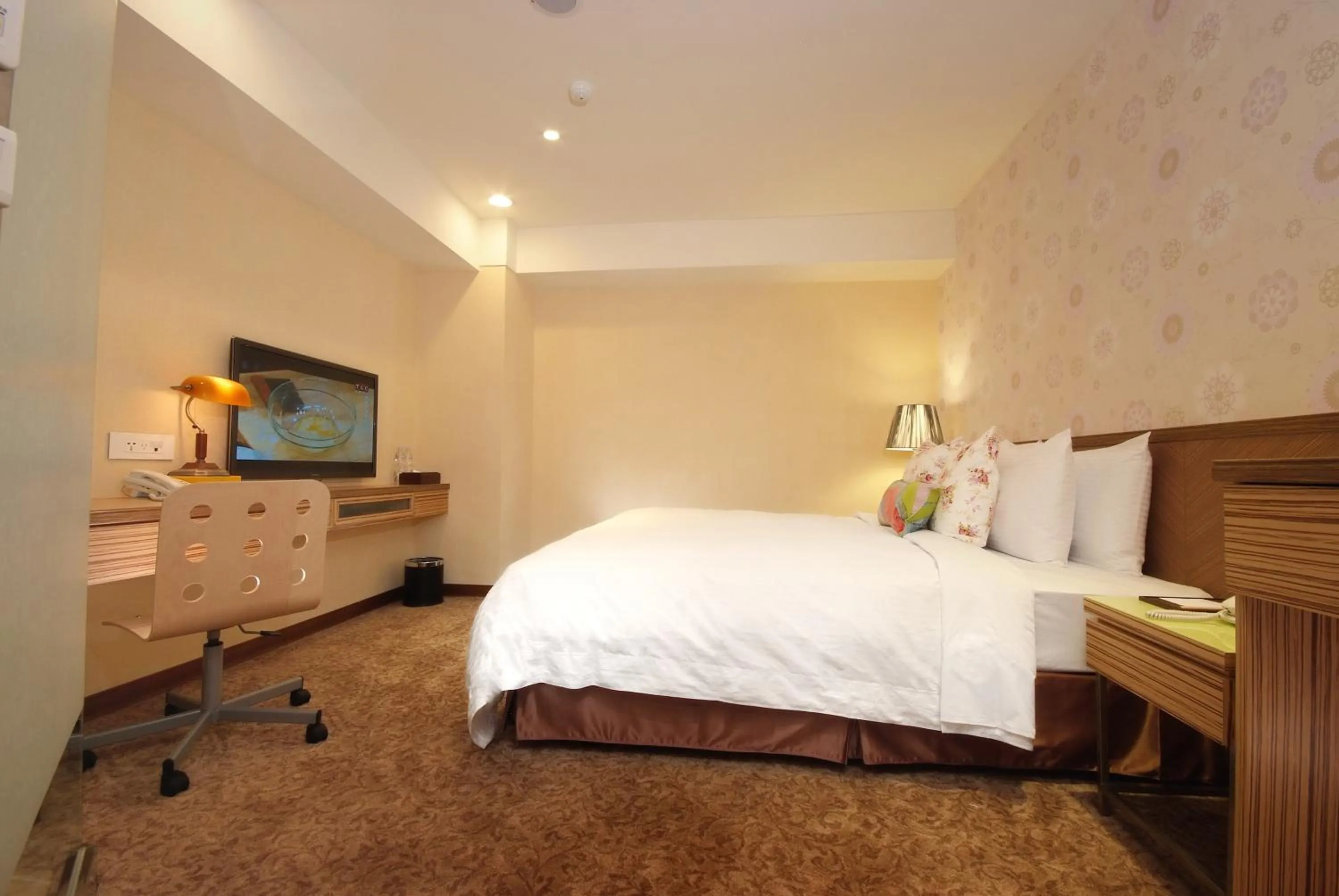 Photo of the whole room, Bed in NAGAHIRO Hotel