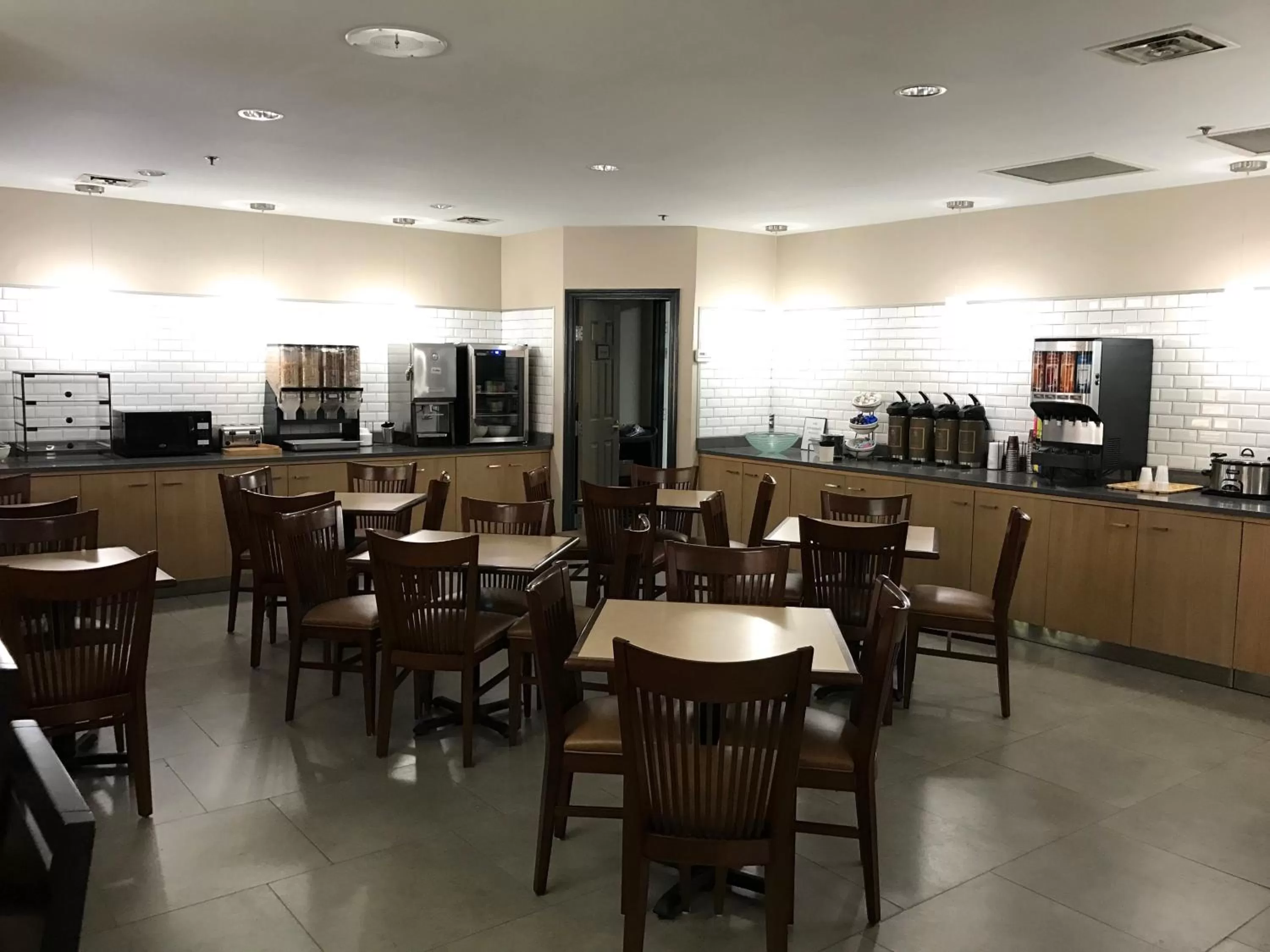 Restaurant/places to eat in Country Inn & Suites by Radisson, Dalton, GA