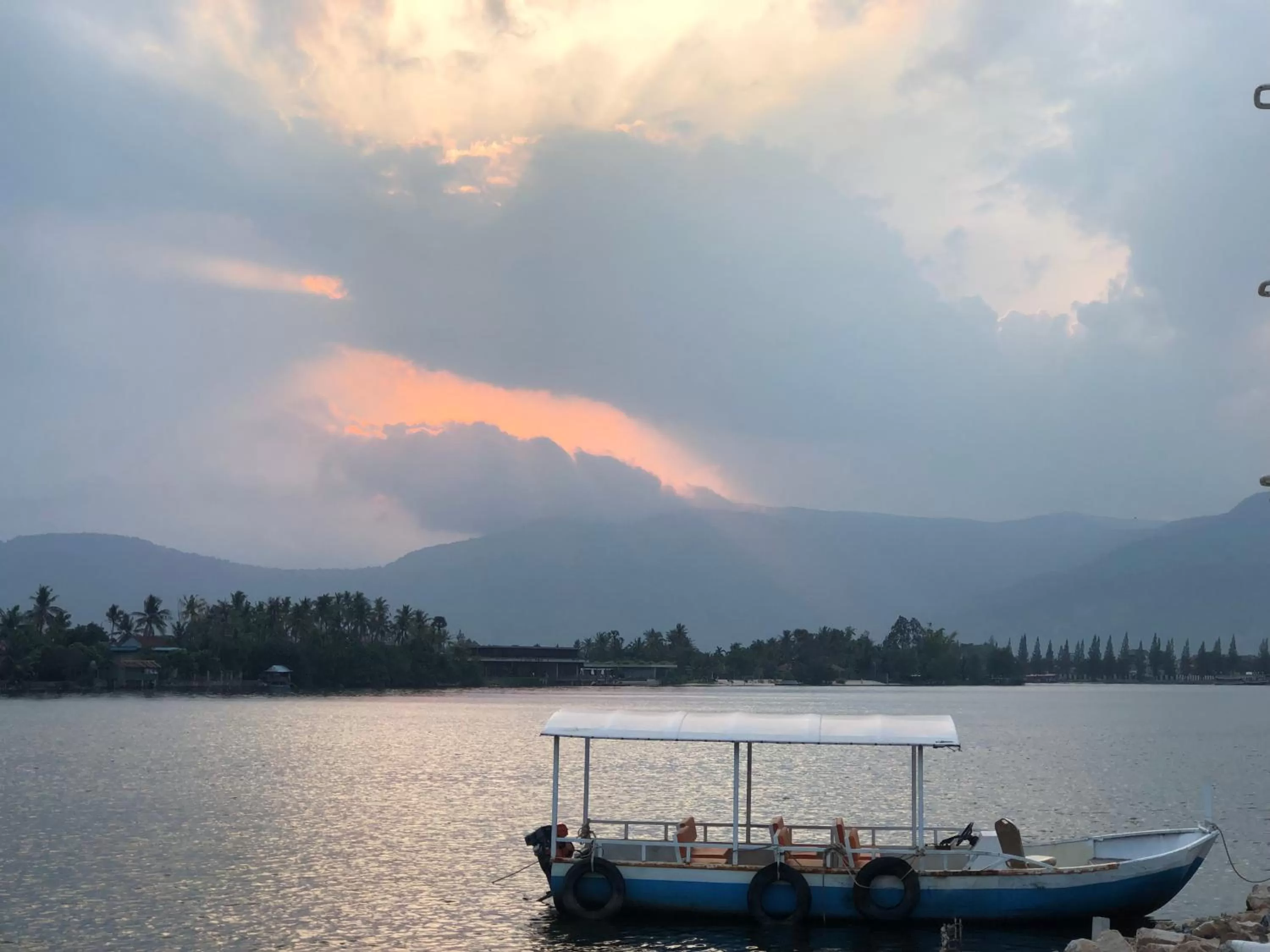 Mountain view in Jasmine River Front