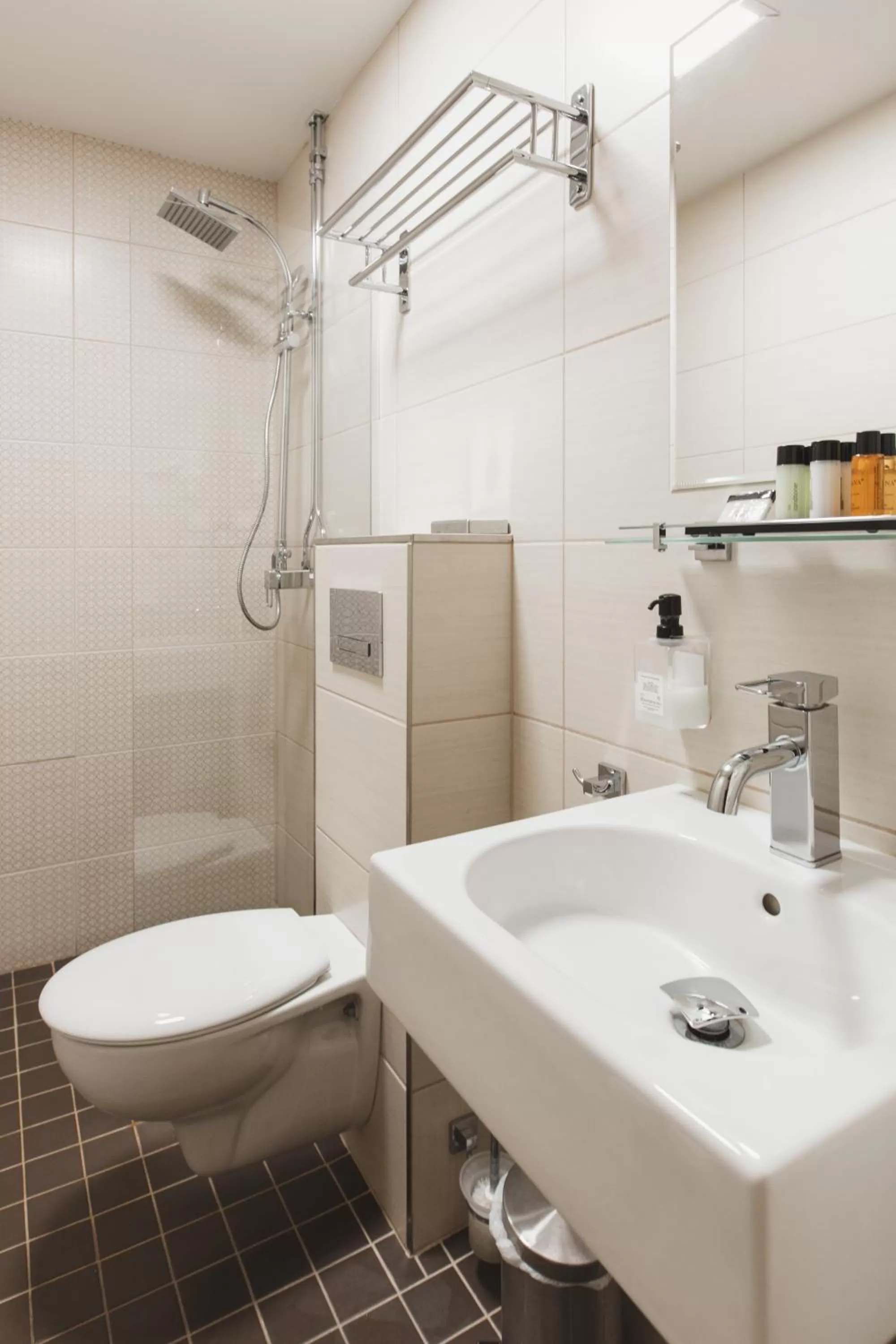 Shower in Hotel Point