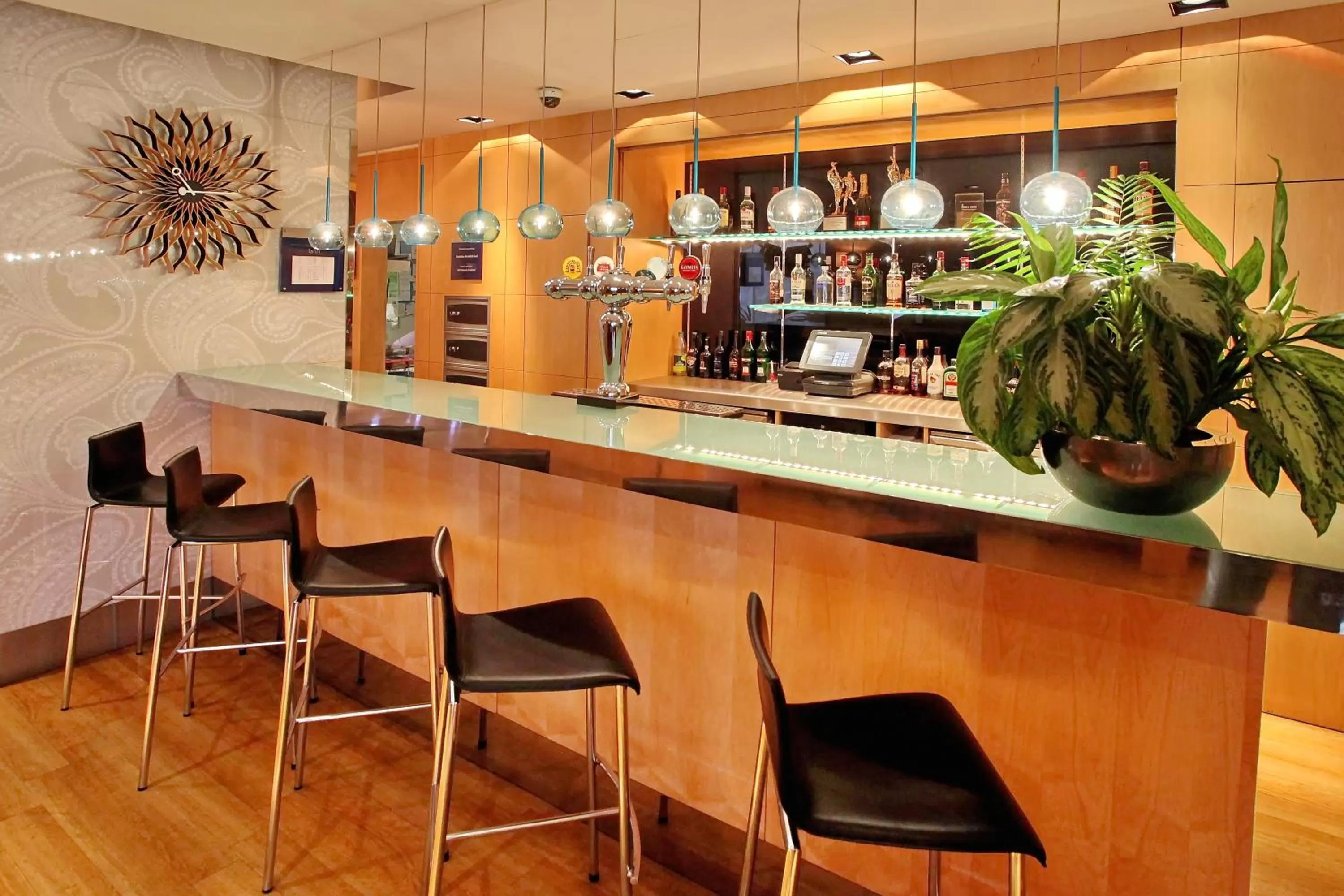 Lounge or bar in Holiday Inn Express Birmingham Redditch by IHG