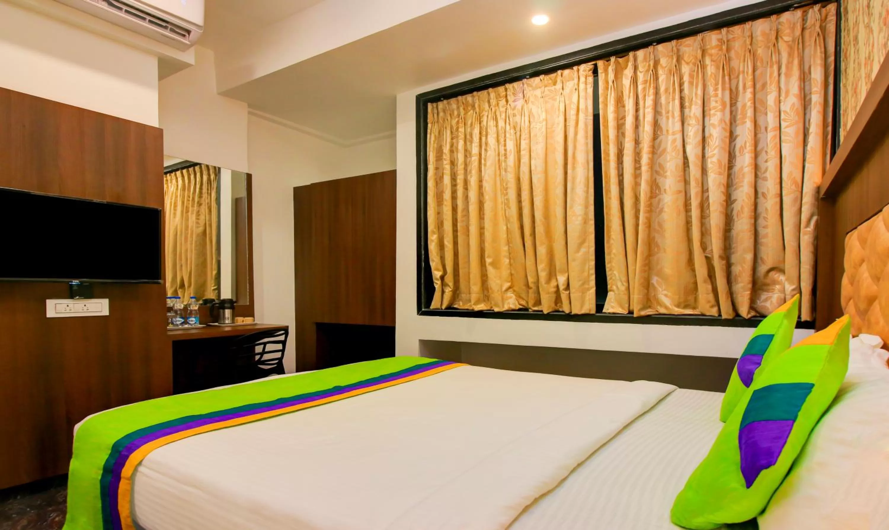 Bedroom, Bed in Treebo Arvind Residency