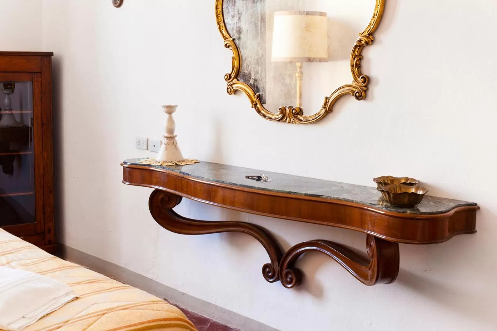 Decorative detail, Bed in Residenza D'Epoca Palazzo Buonaccorsi