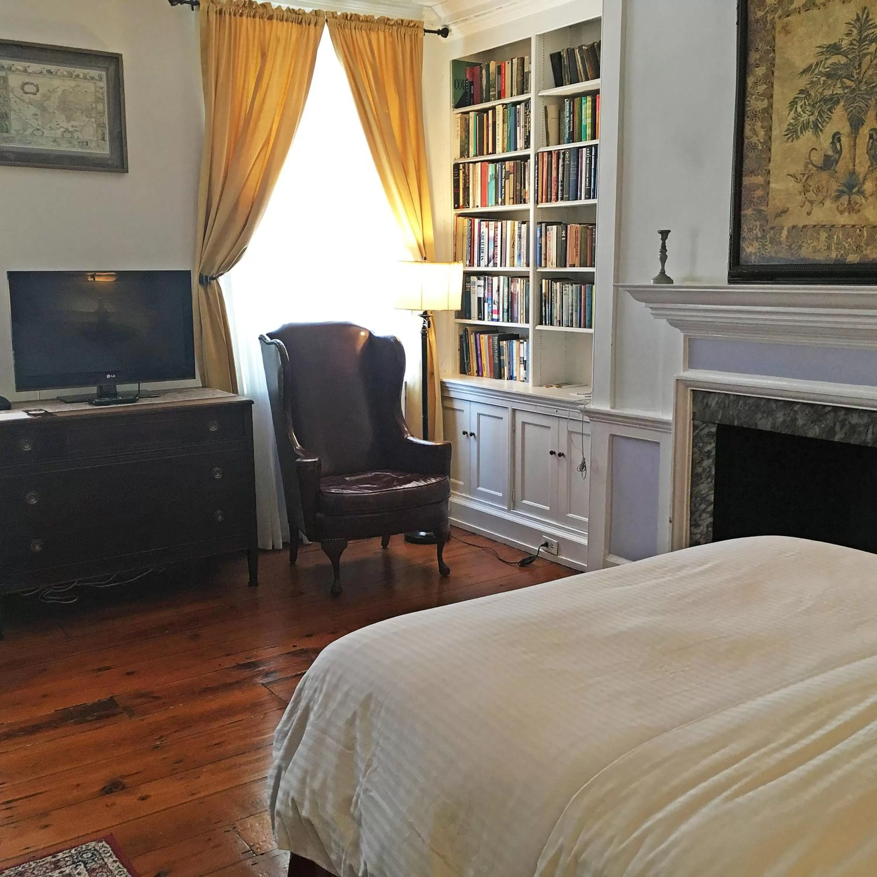 TV and multimedia, Bed in Morris House Hotel