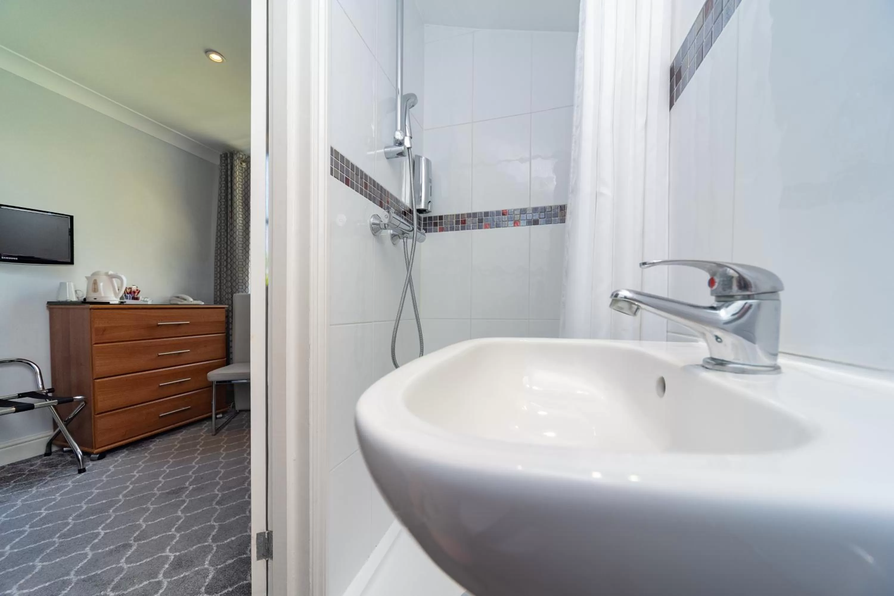 Bathroom in Mentone Hotel