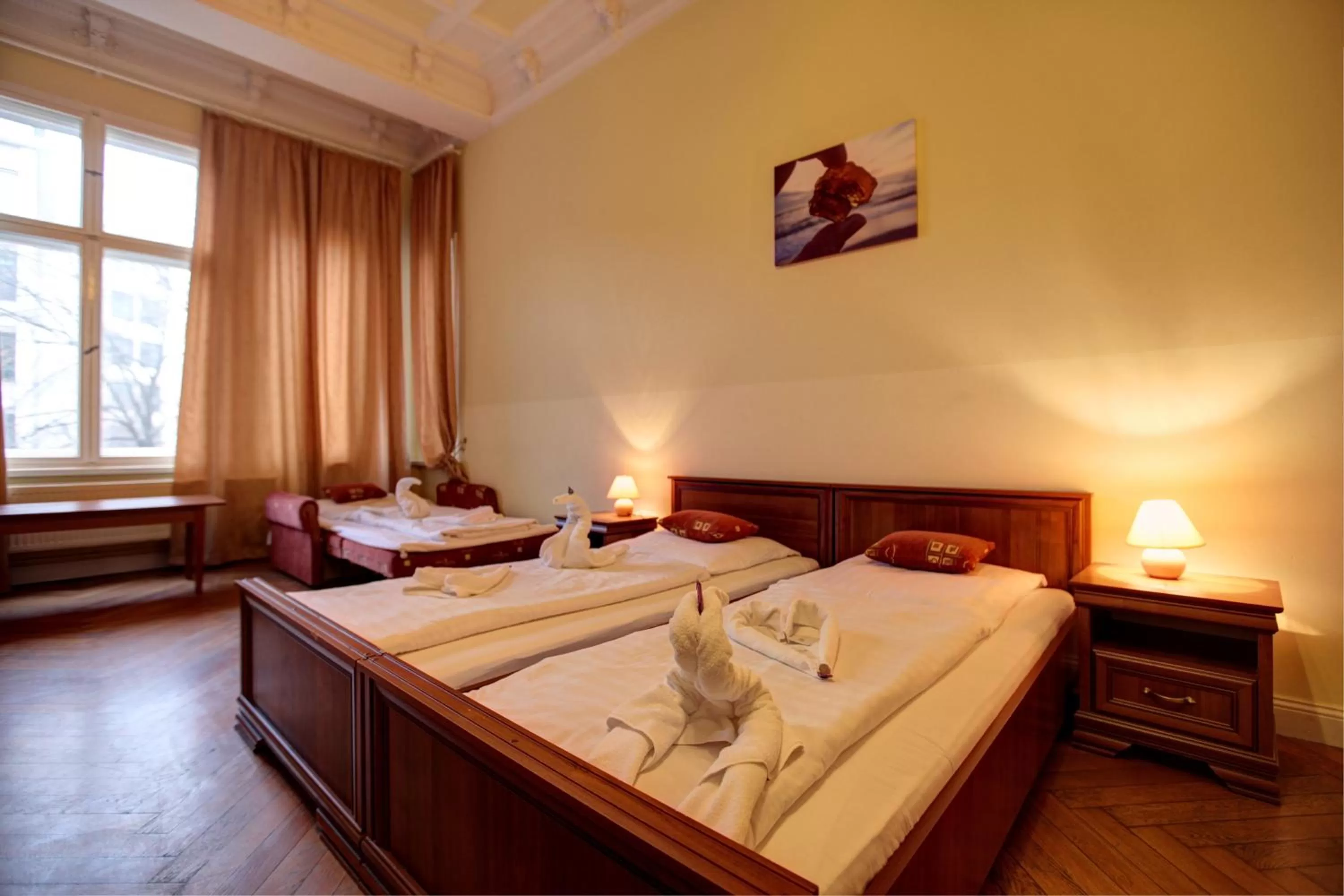 Photo of the whole room in Hotel Pension Bernstein am Kurfürstendamm