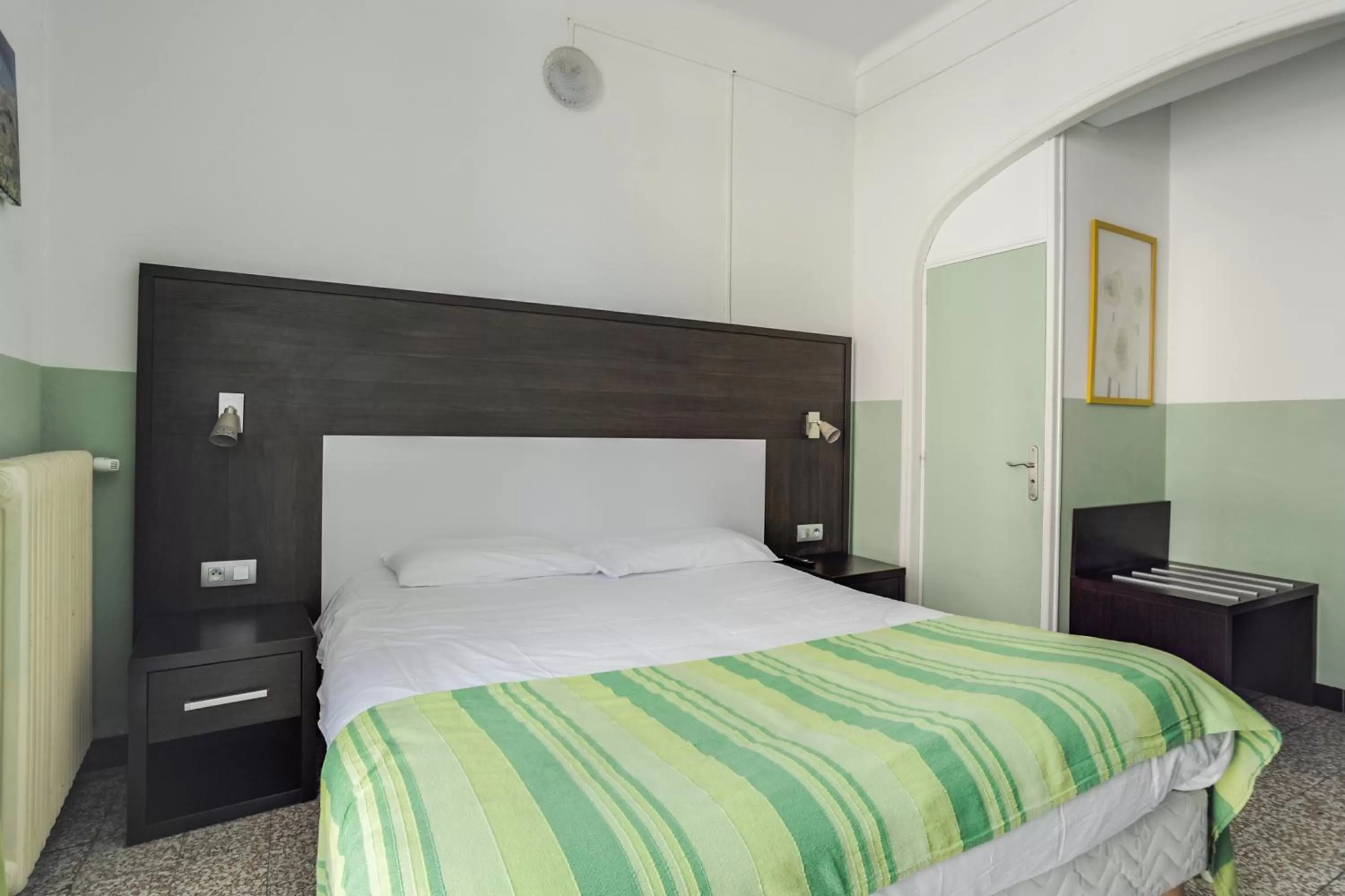 Bed in Hôtel de la Citadelle