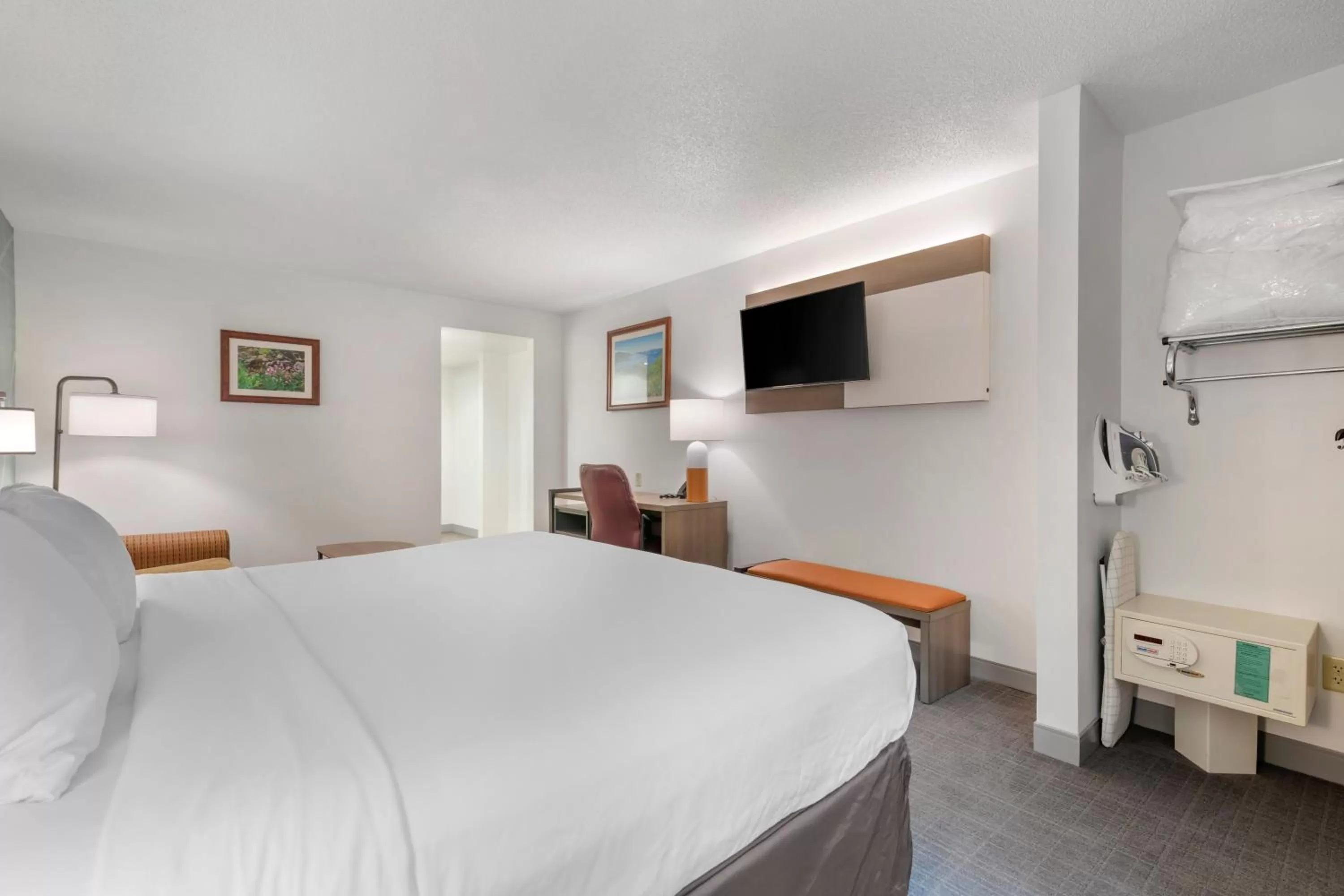 Bedroom, Bed in Comfort Inn & Suites Lake George