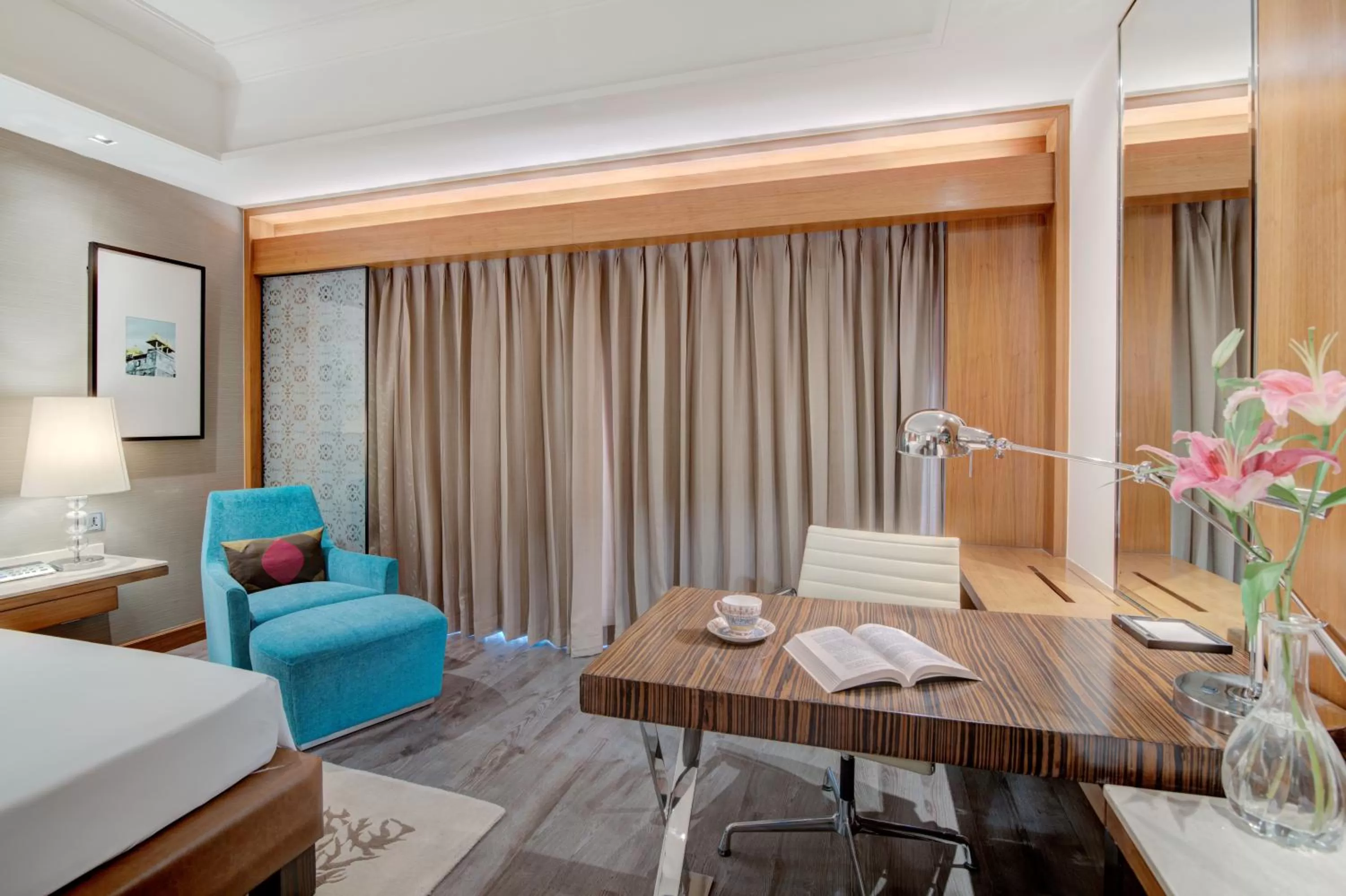 Seating area, Bed in Hyatt Ahmedabad