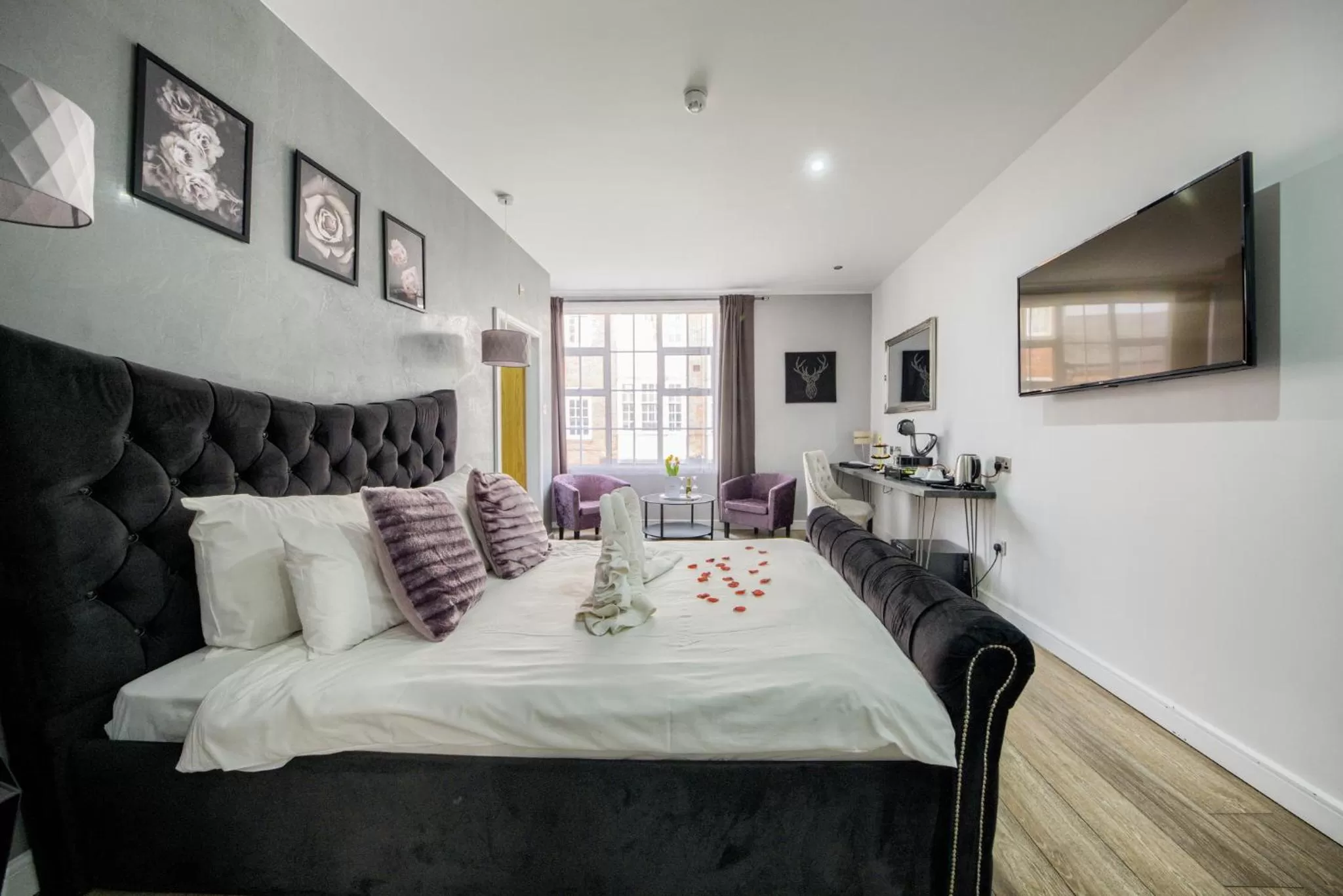 Photo of the whole room, Bed in Villare Leicester City Centre hotel