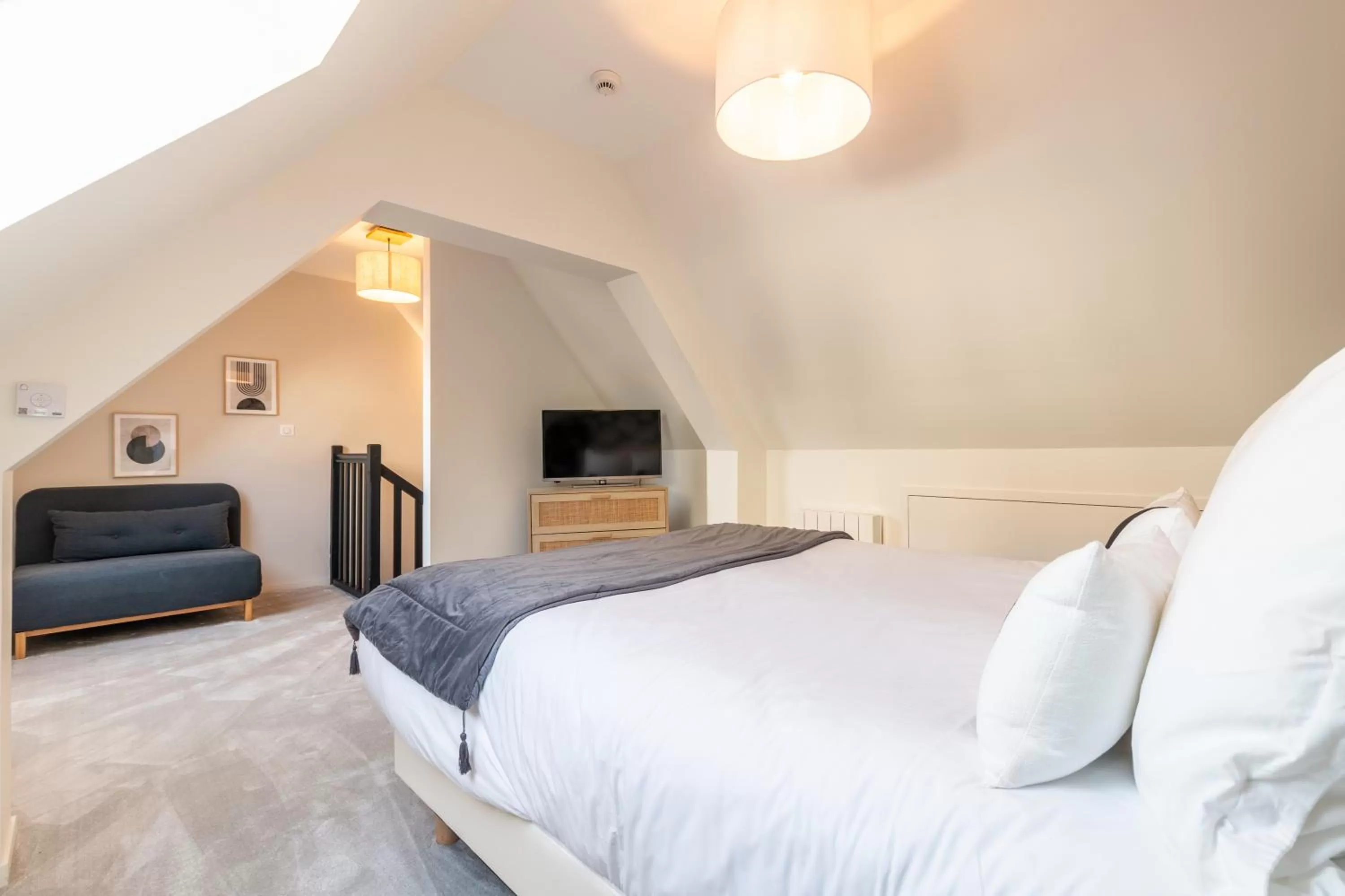 Bed in Hôtel Échappée en Baie - Parking privé gratuit dont forfaits bornes électriques réservable