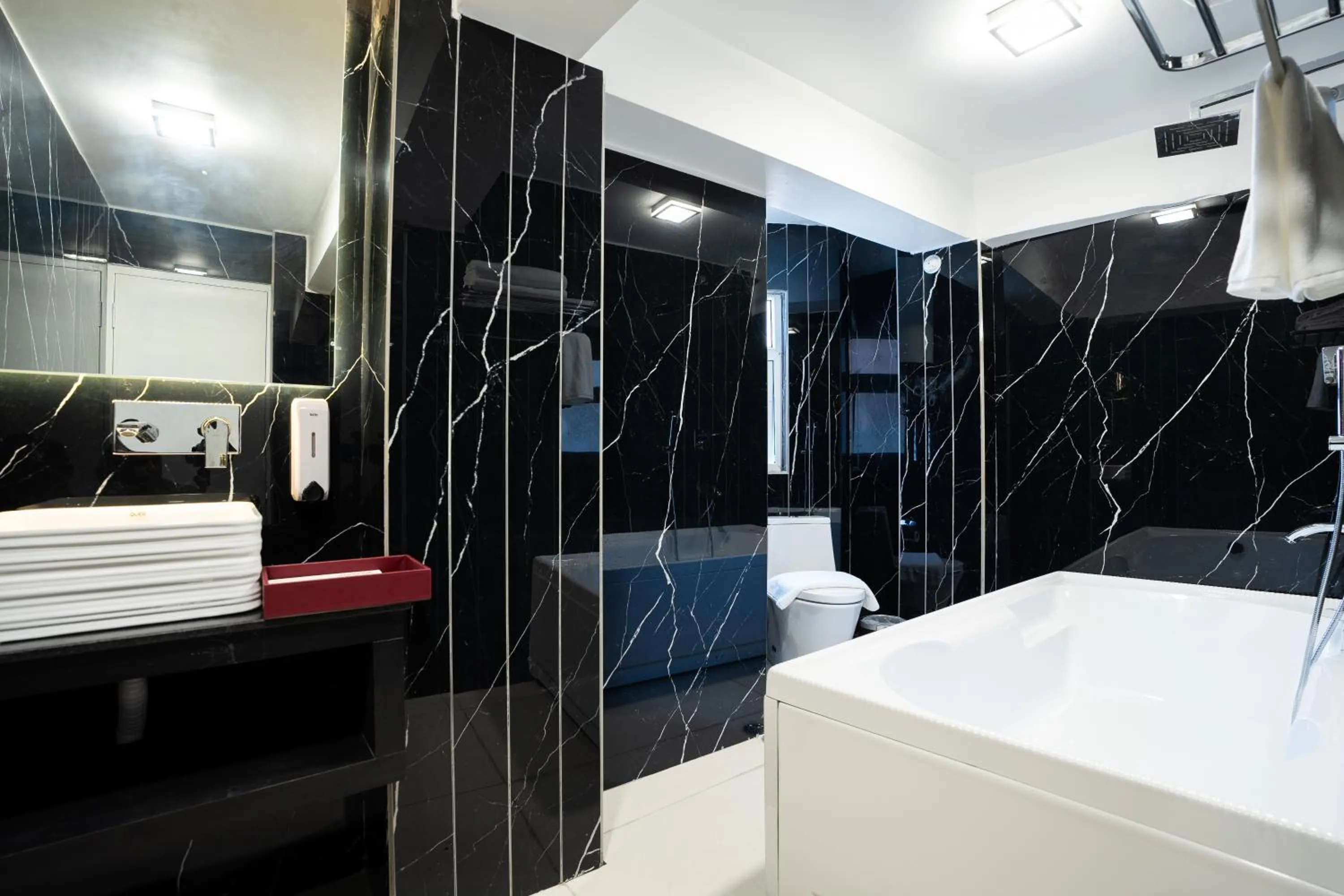 Shower in The West Gate Posada By Summit