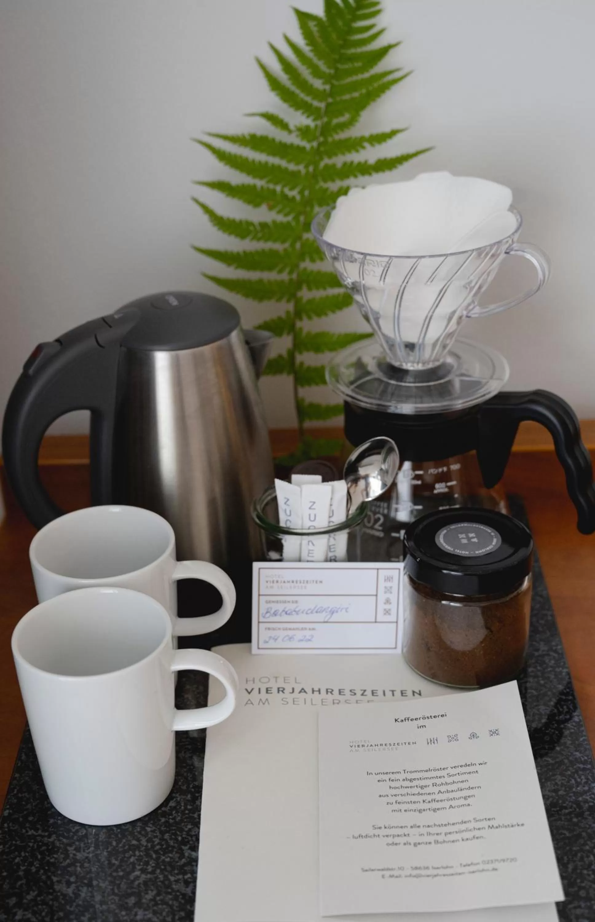 Coffee/tea facilities in Hotel VierJahreszeiten am Seilersee
