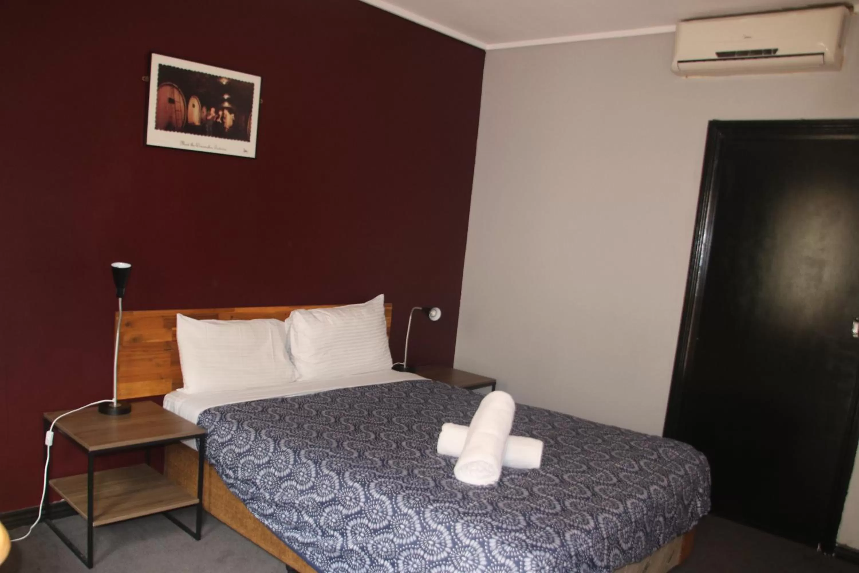 Bed in City East Motel