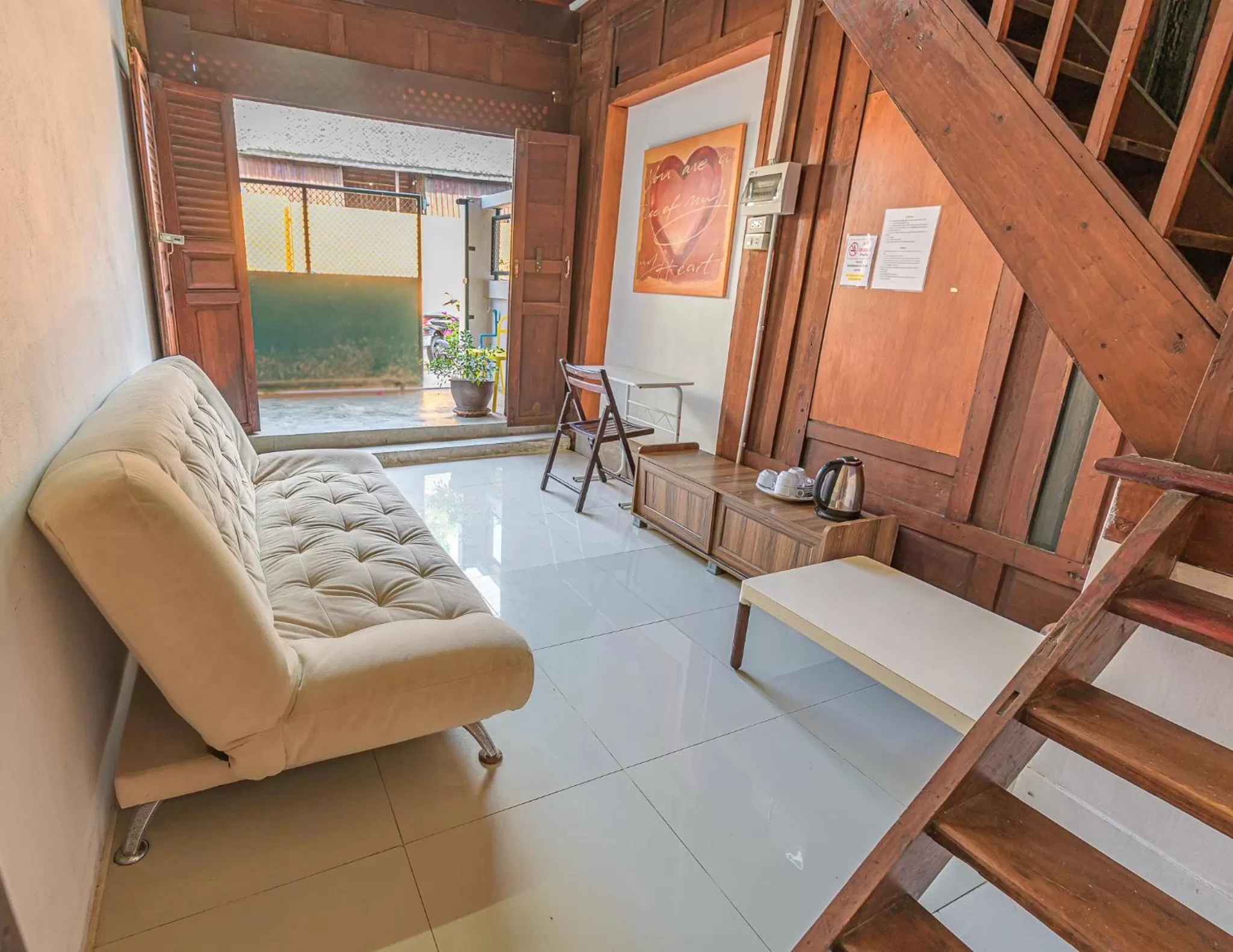 Living room, Seating Area in MANDARIN LODGE by victor