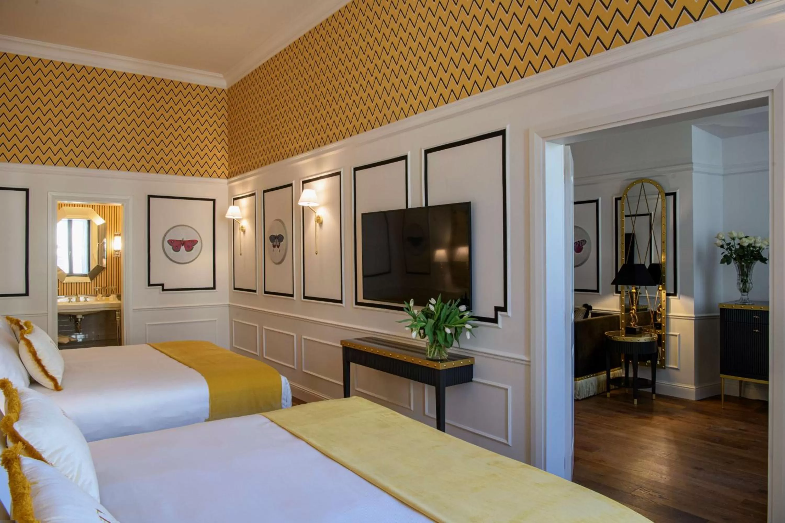 Photo of the whole room, Bed in IL Tornabuoni The Unbound Collection by Hyatt