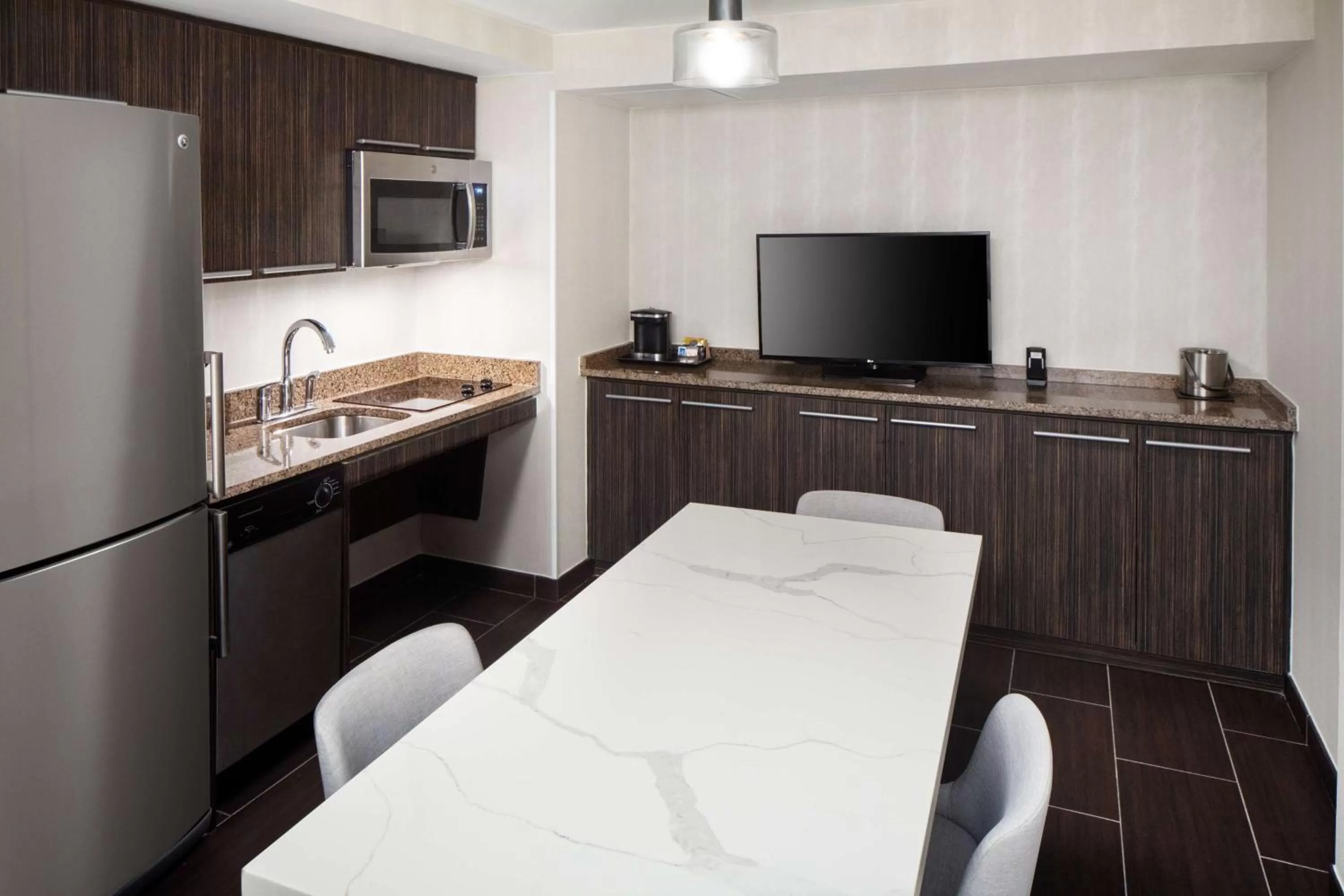 Kitchen or kitchenette in The Bethesdan Hotel, Tapestry Collection by Hilton