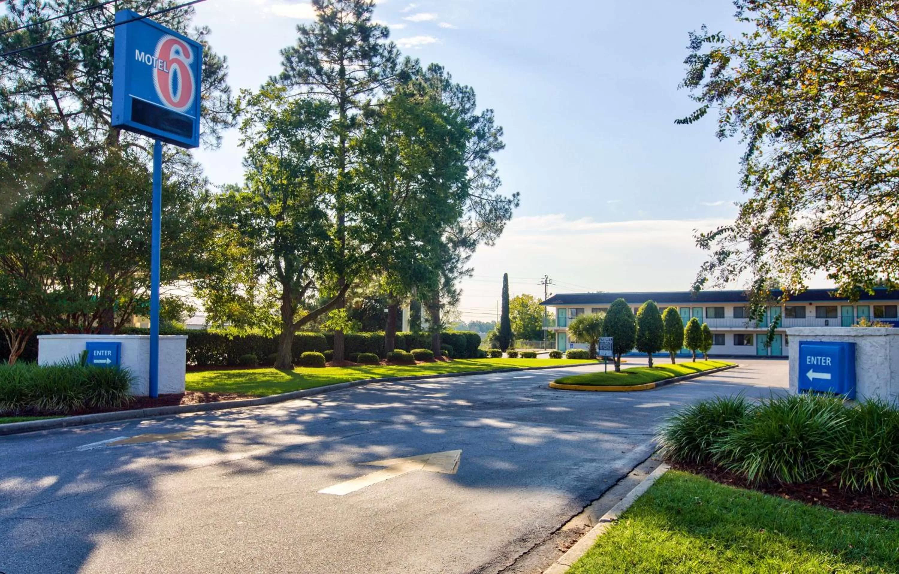 Property building in Motel 6-Valdosta, GA - University