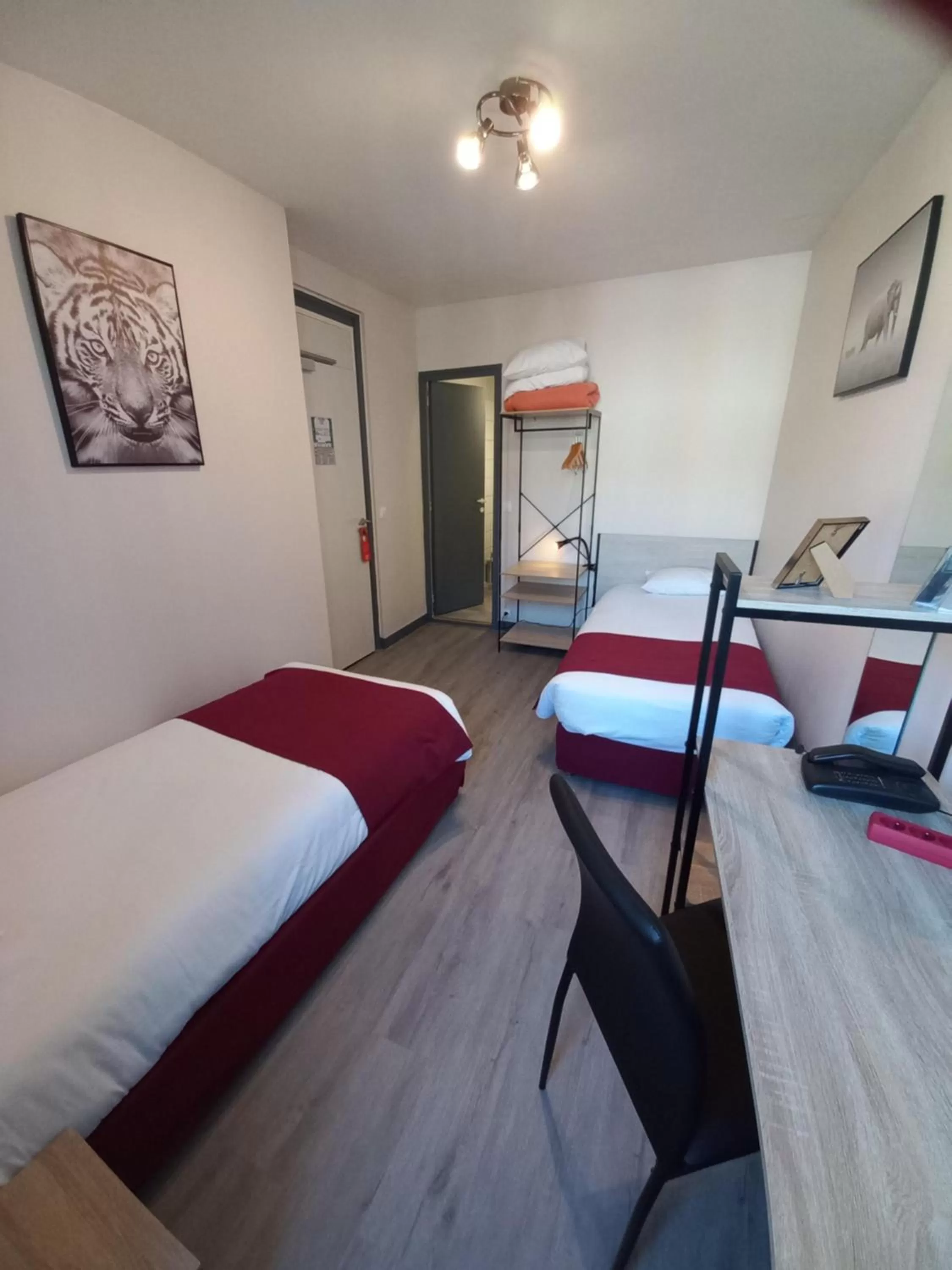 Bedroom, Bed in Logis Hôtel La Résidence, Cognac Centre