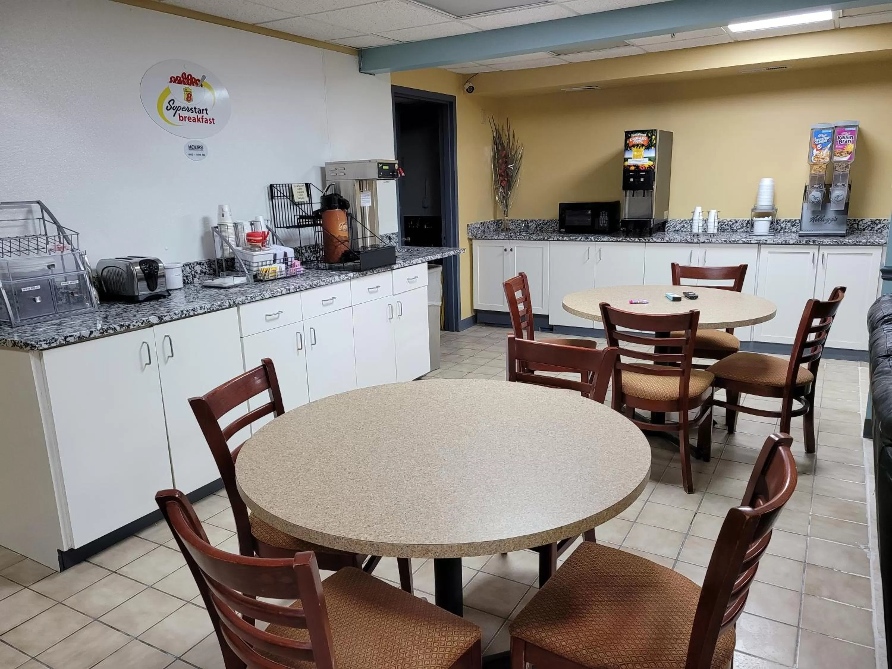 Super 8 by Wyndham Newcomerstown