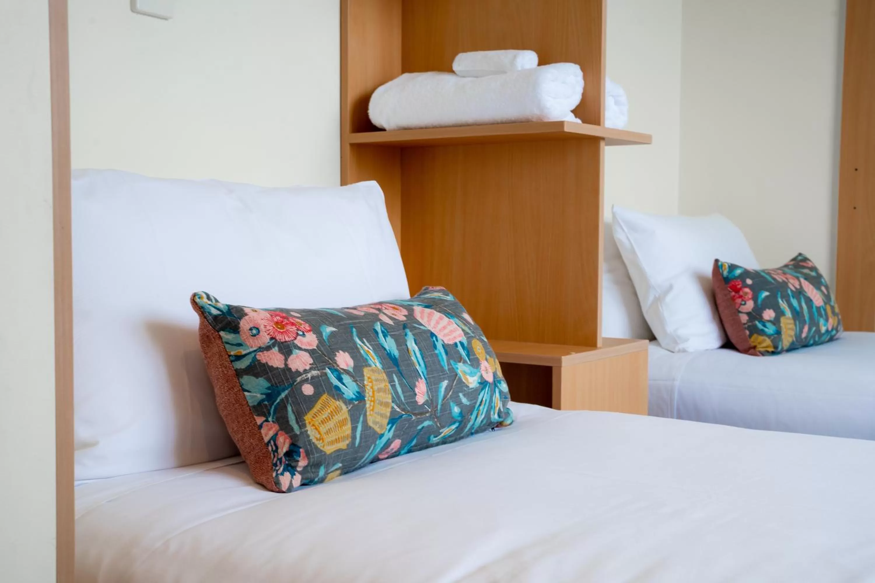 Bed in Nightelier Devonport Gateway Hotel