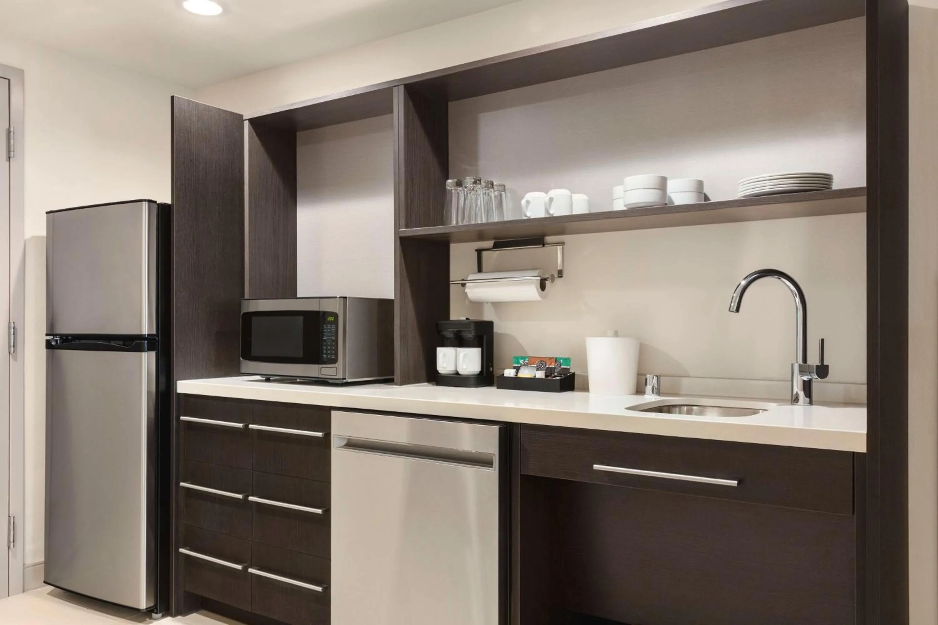 Kitchen or kitchenette in Home2 Suites By Hilton Milwaukee West