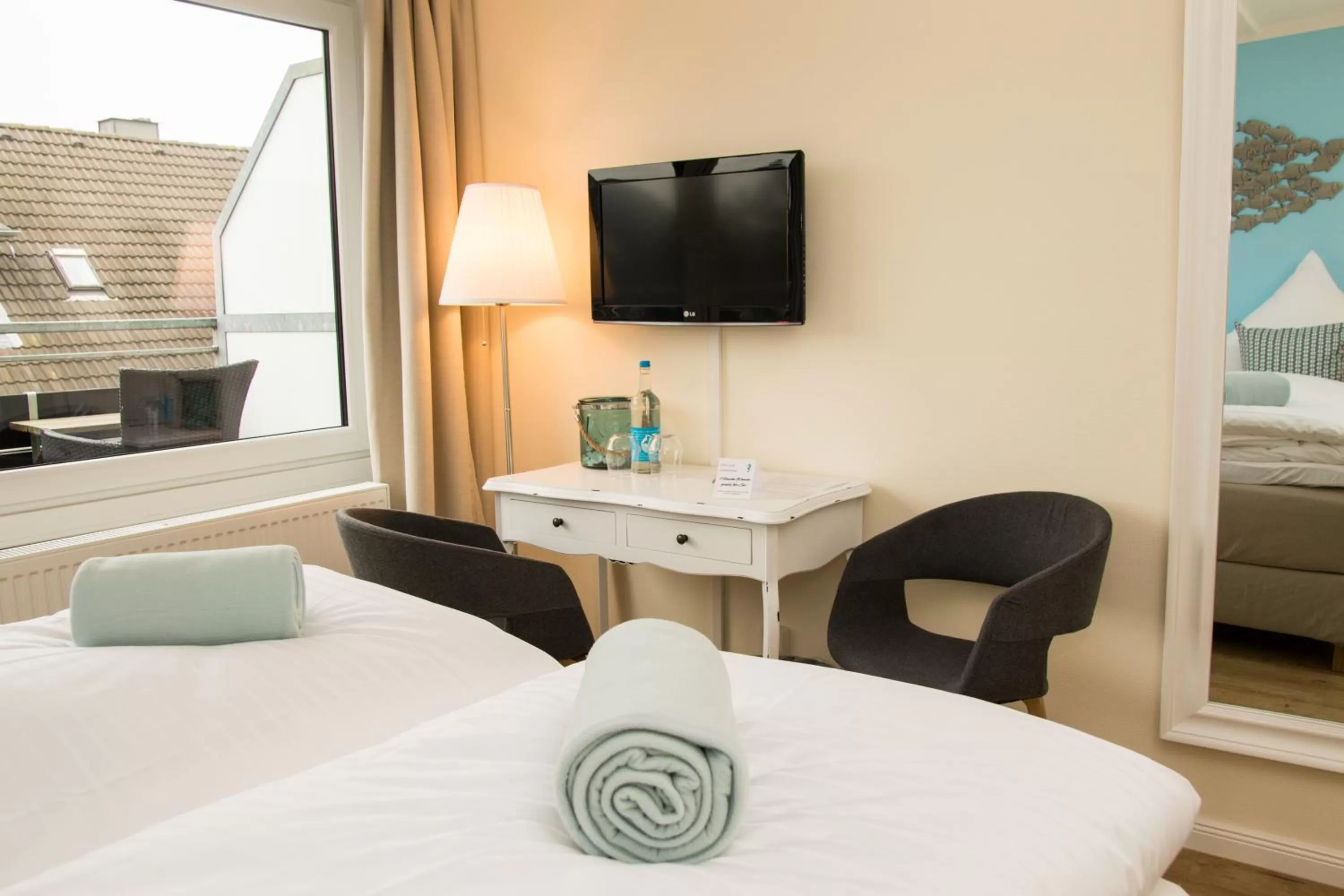 Balcony/Terrace, TV/Entertainment Center in Das Frühstückshotel Büsum