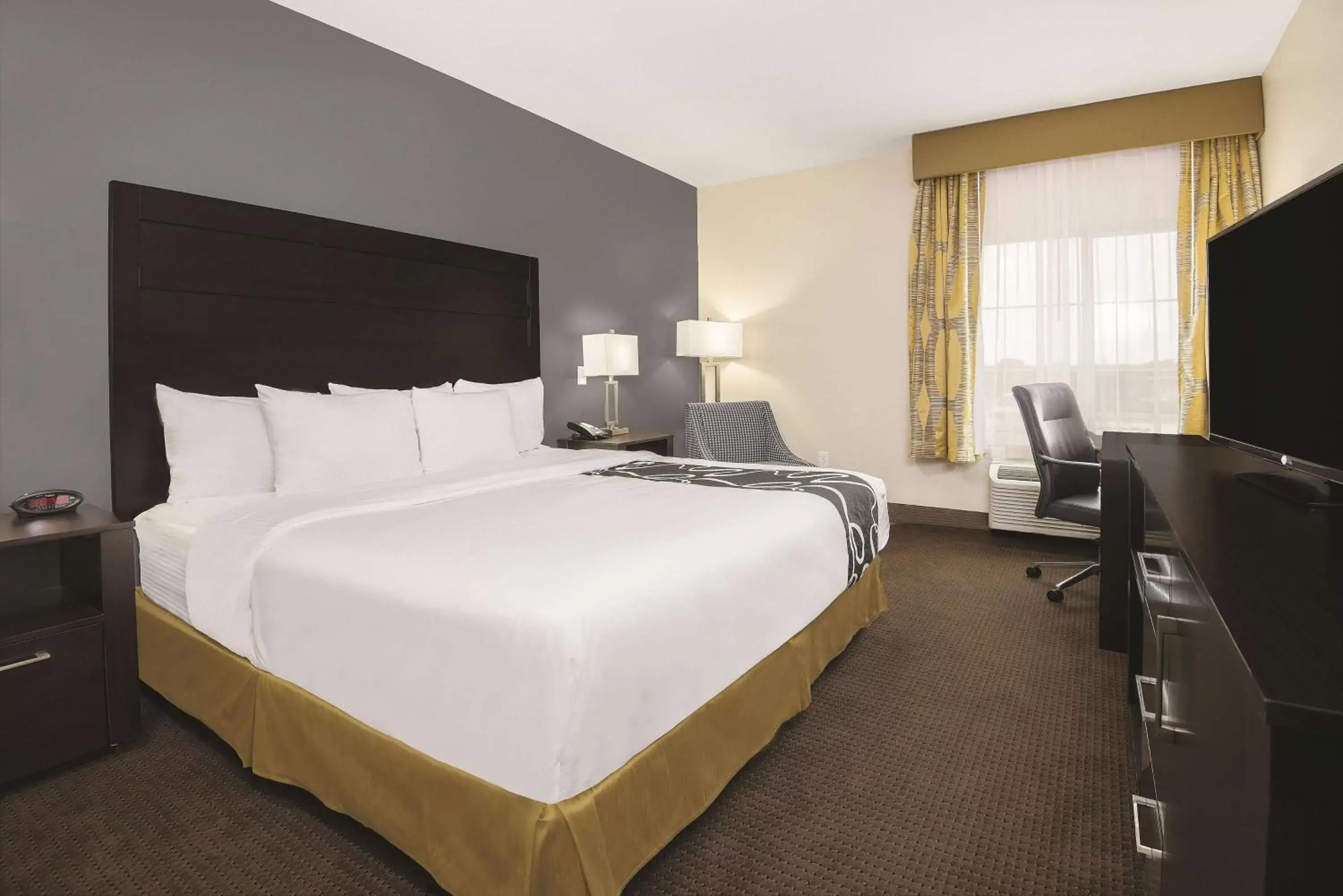 1 King, Dlx Mobility/Hearing Access,Countryside View,Tub w/Grab Bars, No Smoking in La Quinta by Wyndham Karnes City - Kenedy 1 King, Dlx Mobility/Hearing Access,Countryside View,Tub w/Grab Bars, No Smoking in La Quinta by Wyndham Karnes City - Kenedy