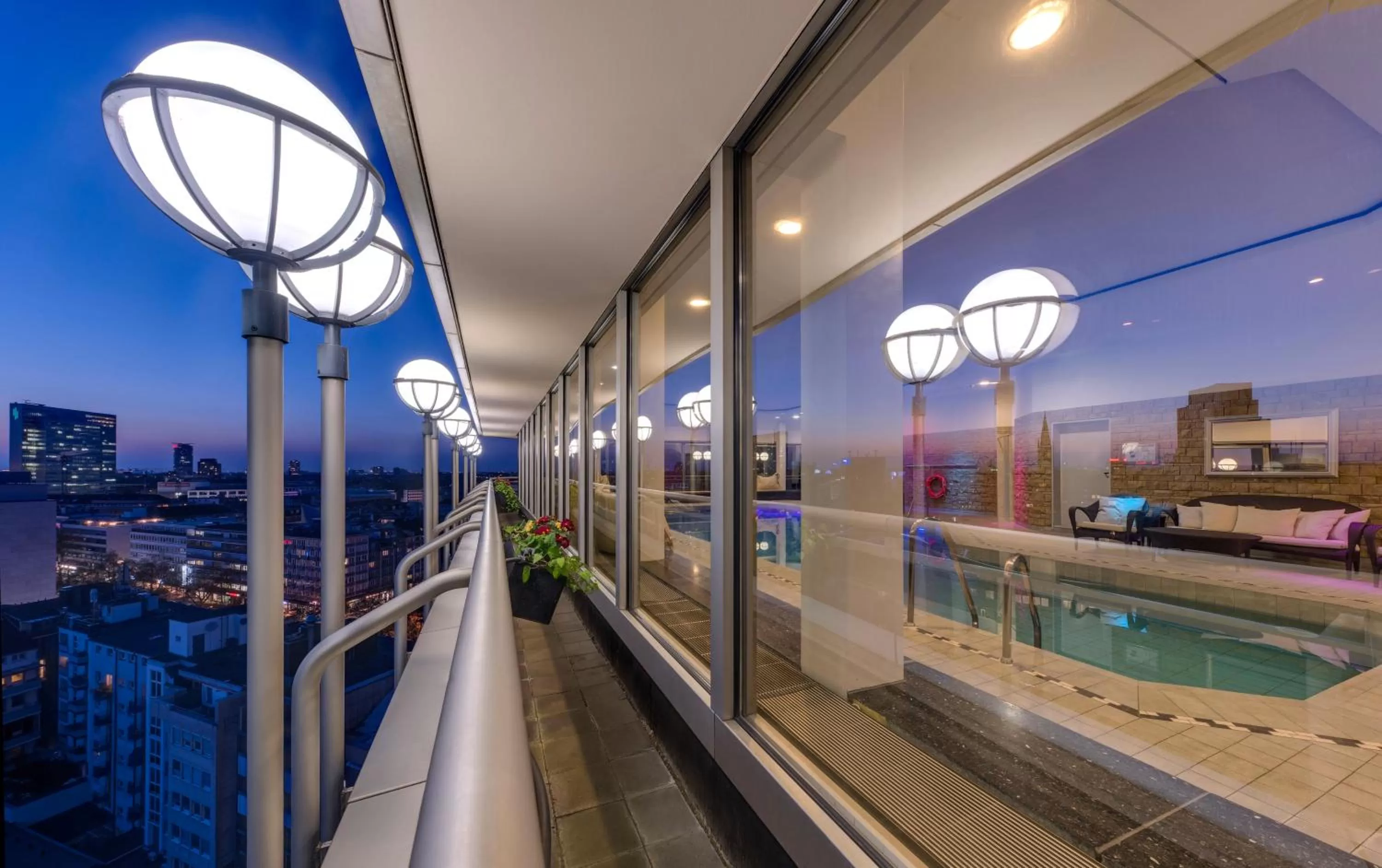 Night in Clayton Hotel Düsseldorf City Centre