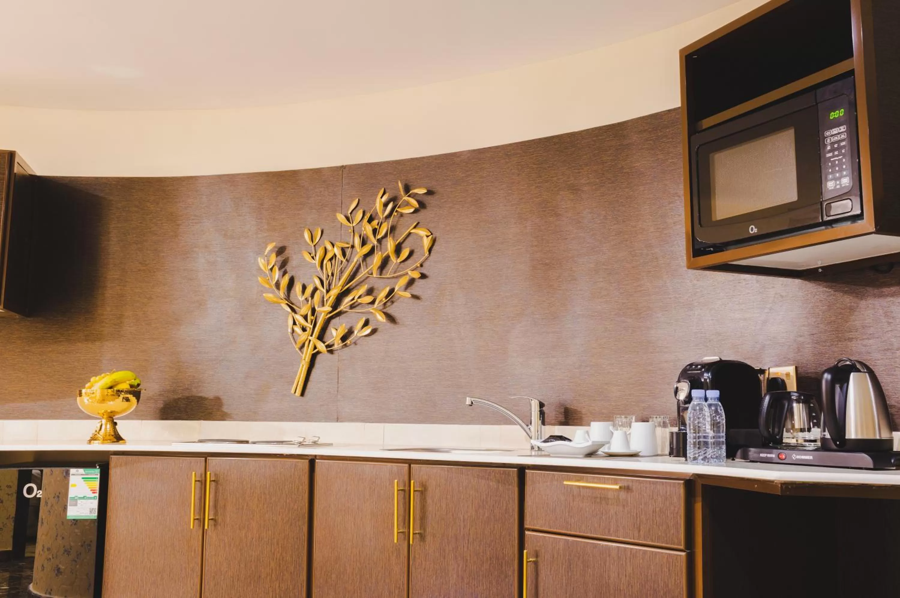 oven in Golden Ship Hotel