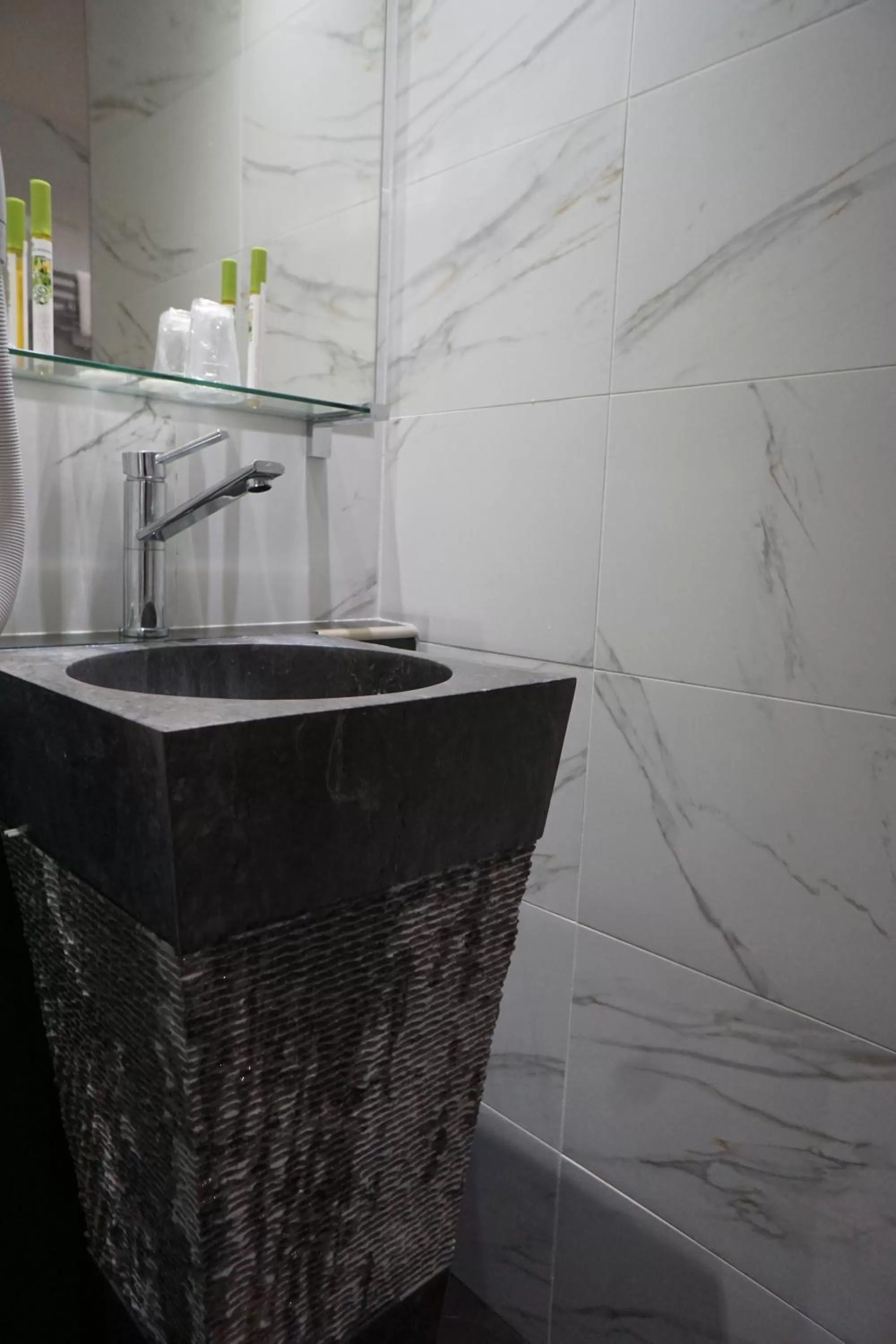 Bathroom in Hôtel Les Voyageurs