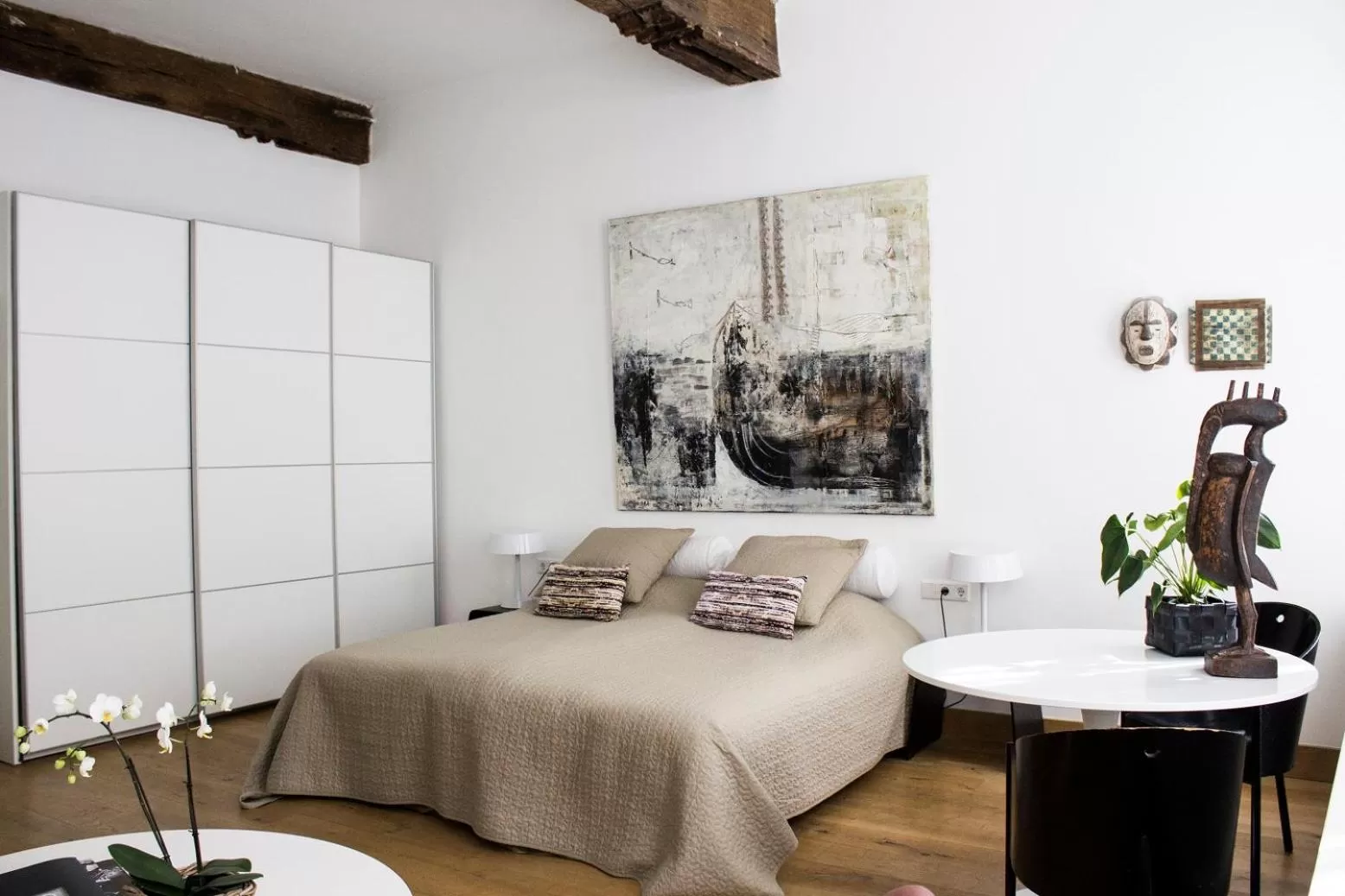 Photo of the whole room, Bed in Galerie Hotel Dis