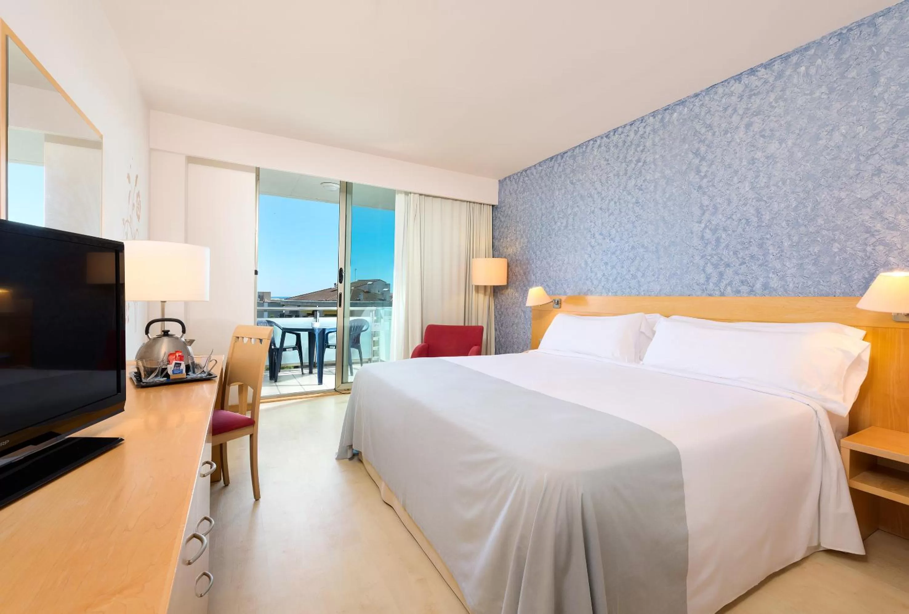 Photo of the whole room, Bed in Sol Port Cambrils Hotel