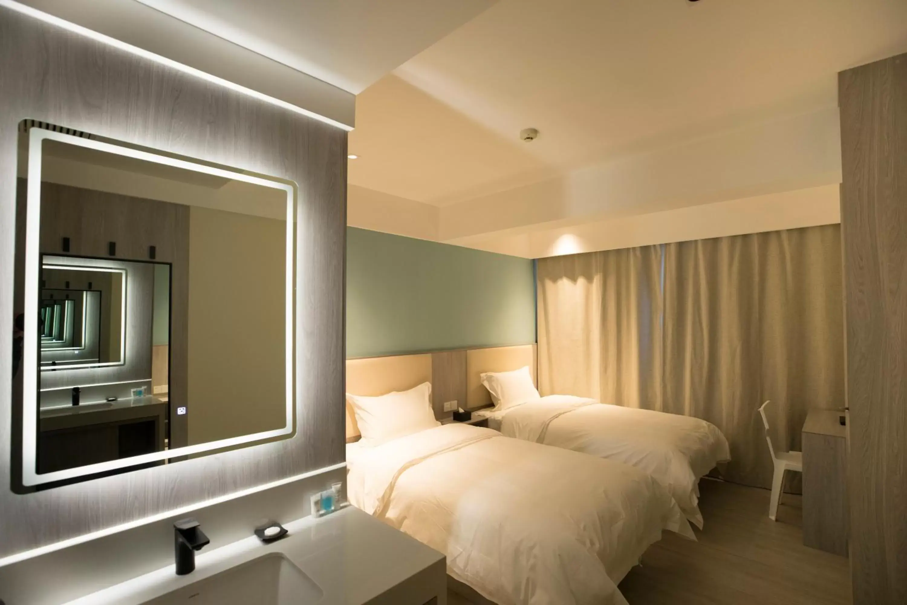 Standard Twin Room without Window in Beijing Saga Hotel Standard Twin Room without Window in Beijing Saga Hotel