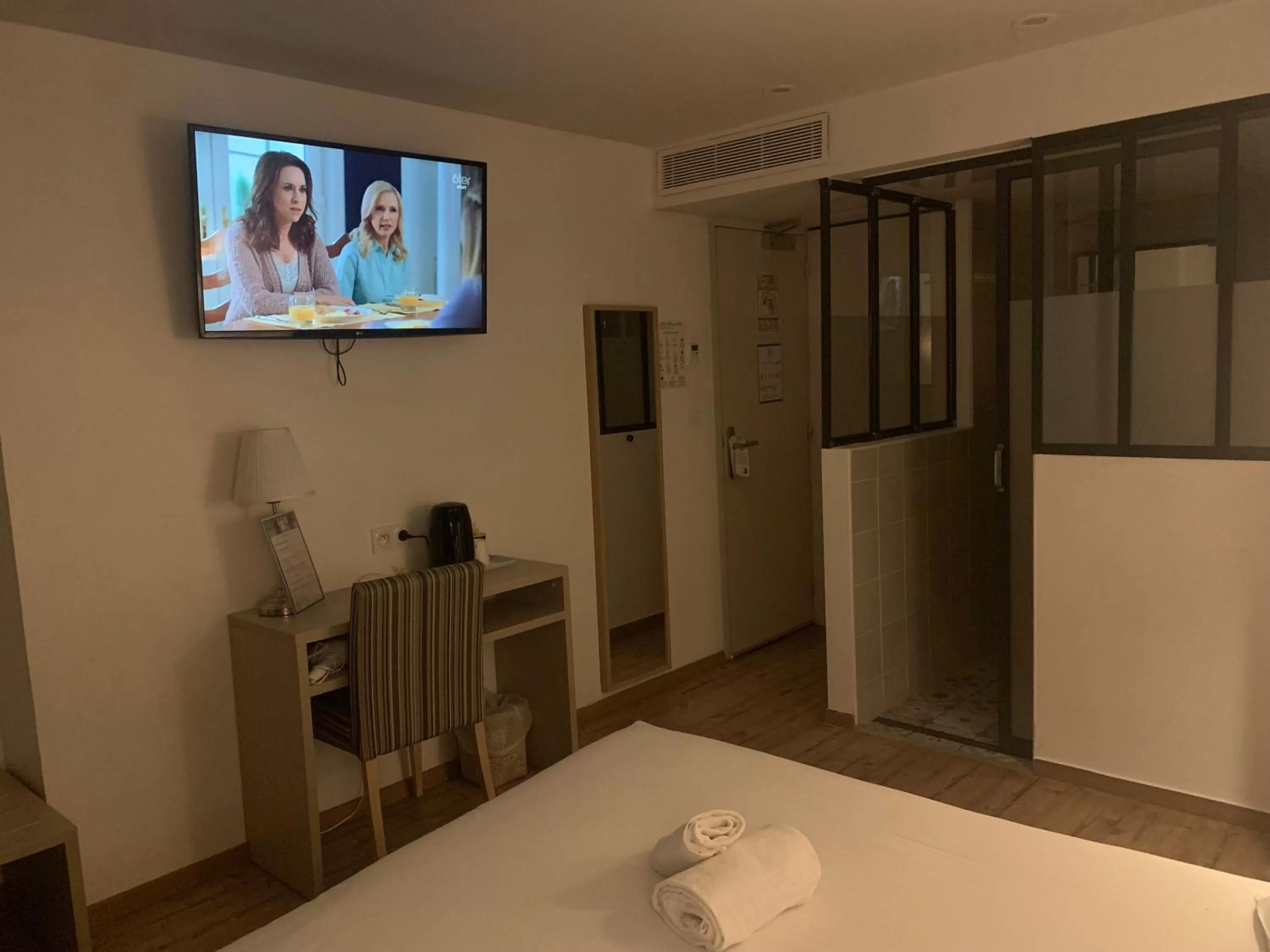 TV and multimedia, TV/Entertainment Center in Hôtel Saint Roch Montpellier Centre