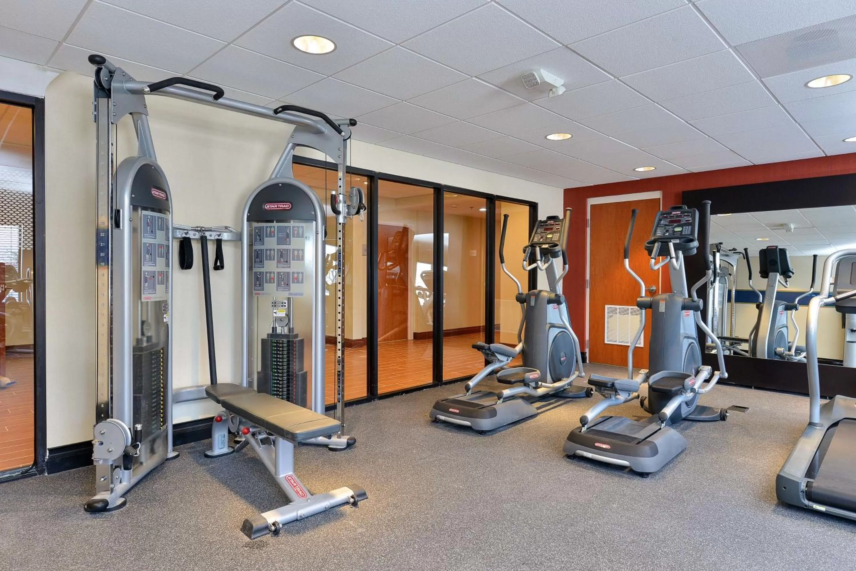 Fitness centre/facilities in Hampton Inn Detroit/Auburn Hills South