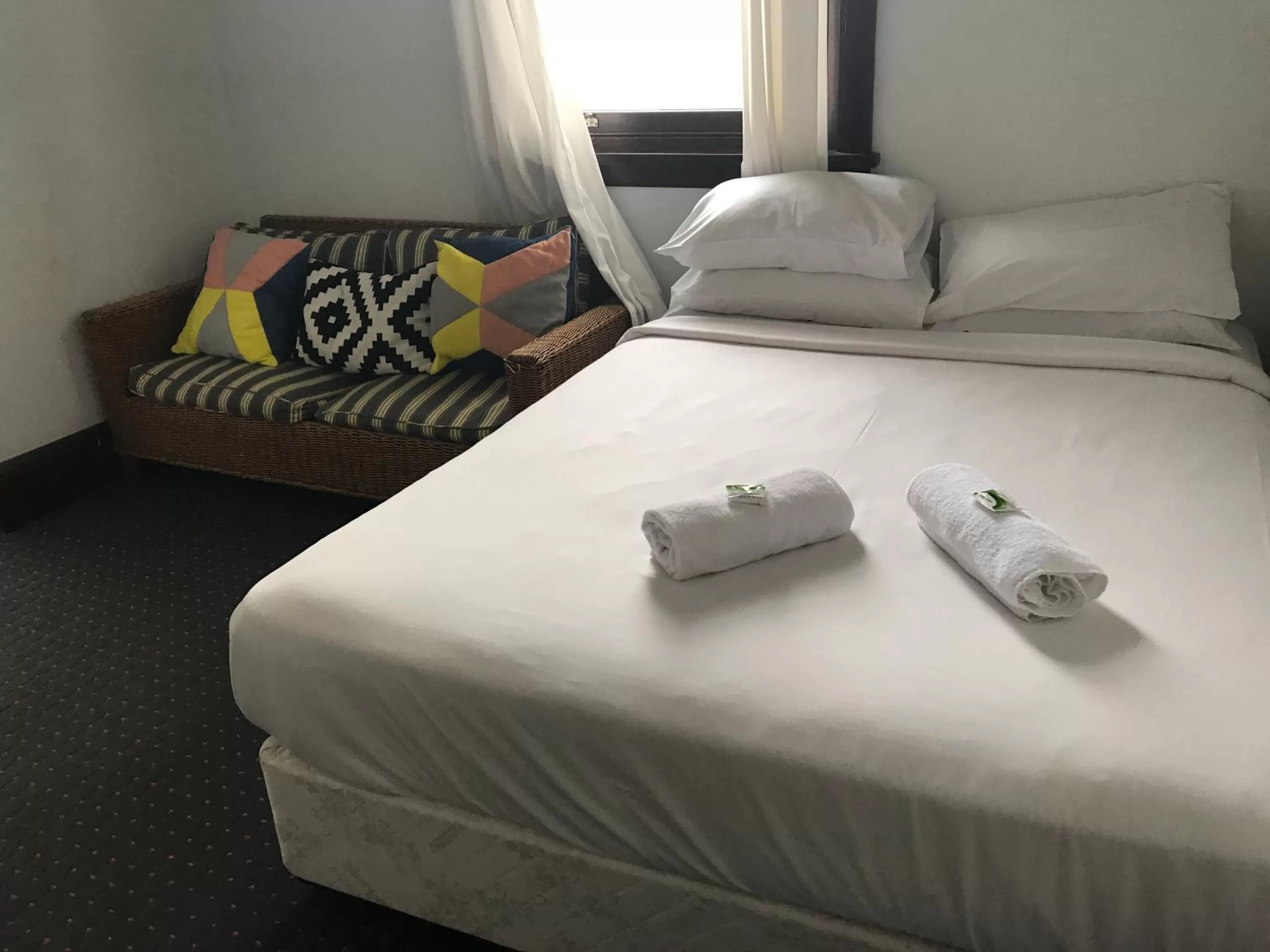 Photo of the whole room, Bed in Charing Cross Hotel